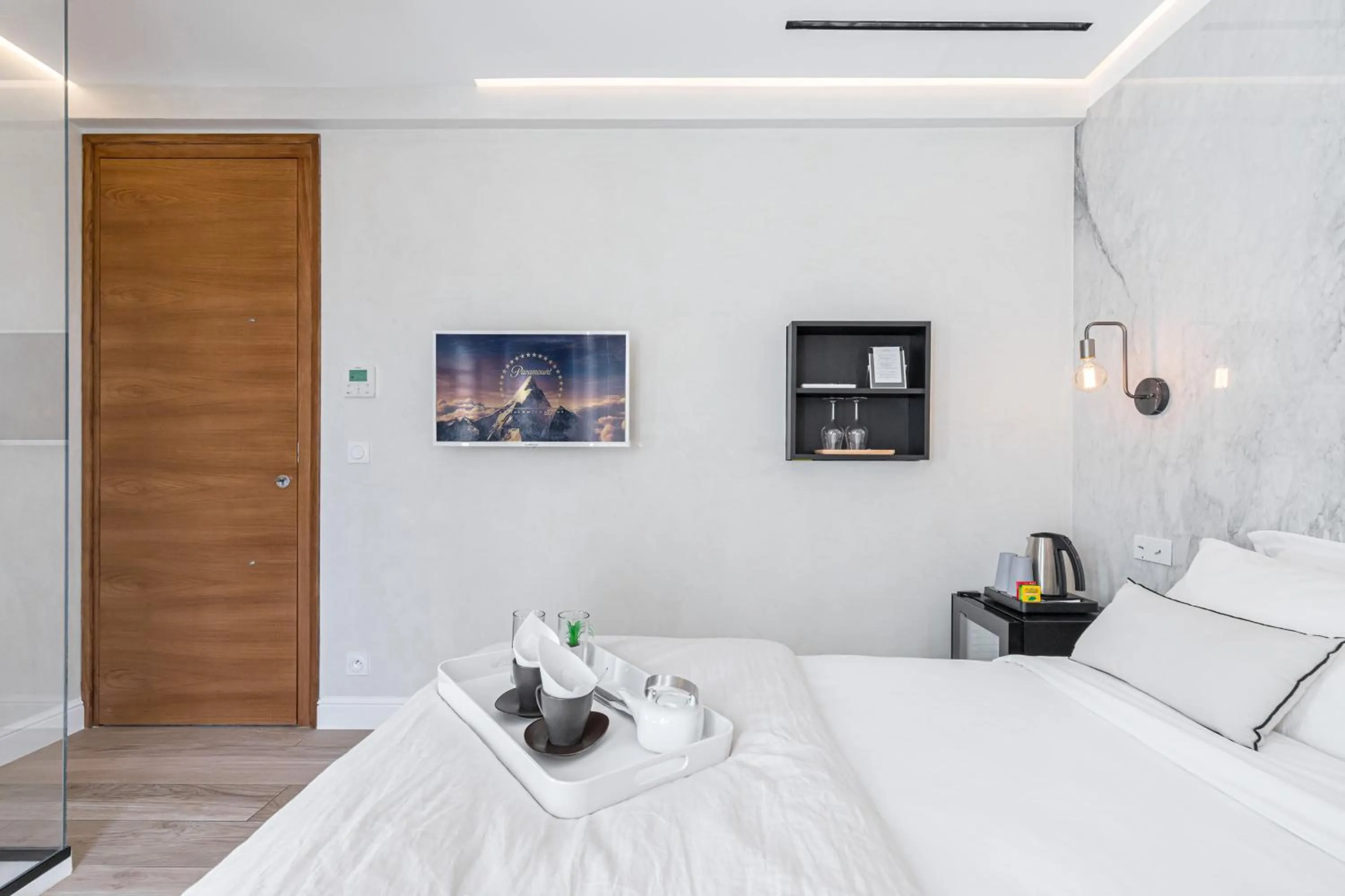 Photo of the whole room, Bed in Le Dortoir Boutique Suites