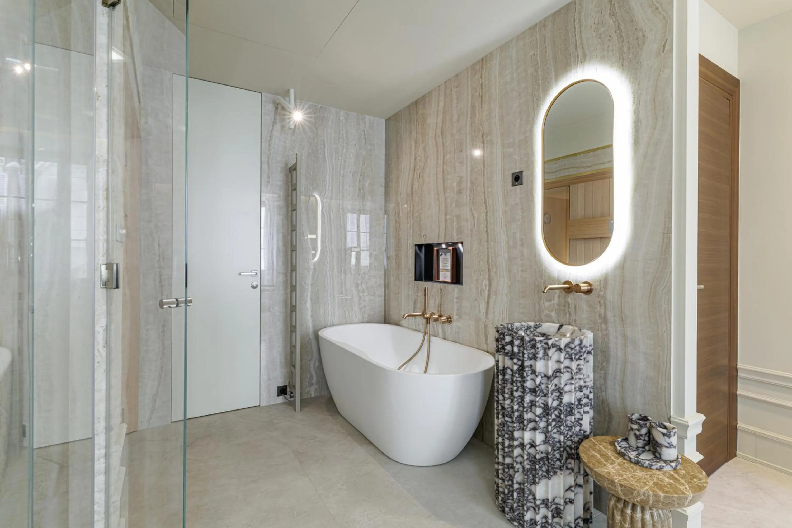 Shower in Le Dortoir Boutique Suites