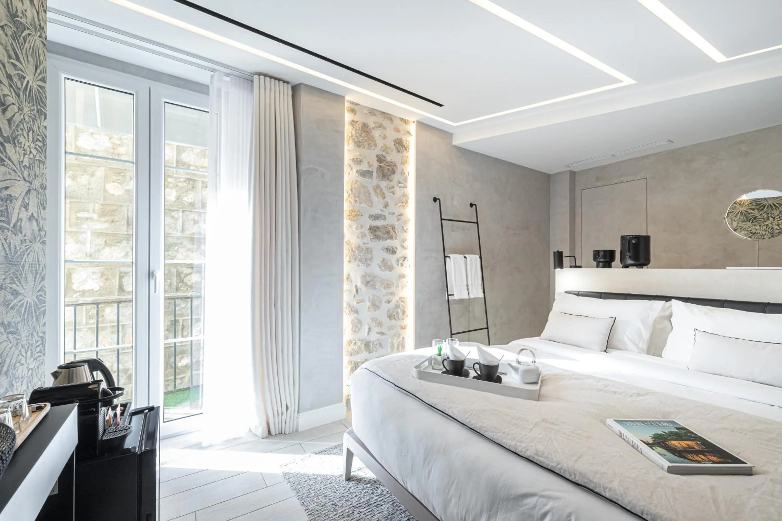 Bed in Le Dortoir Boutique Suites