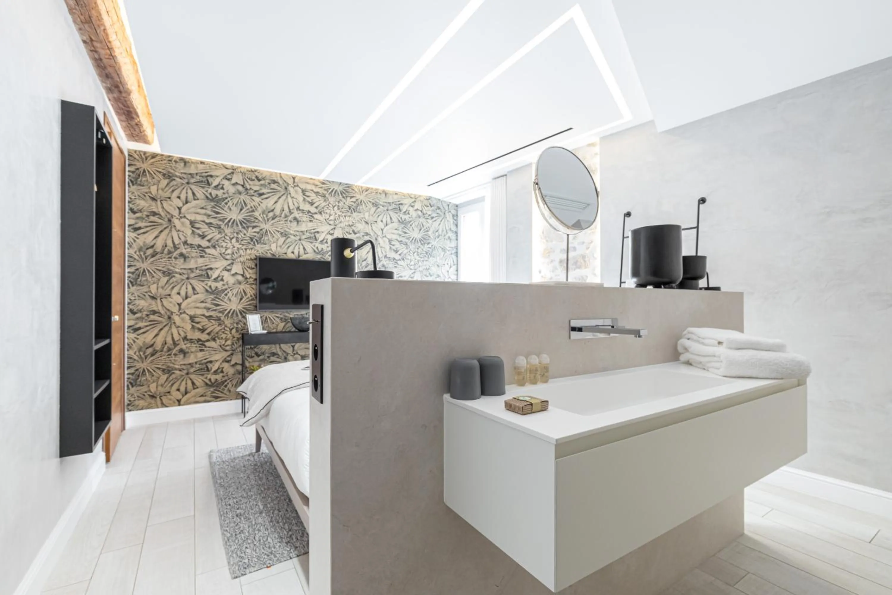 Photo of the whole room in Le Dortoir Boutique Suites