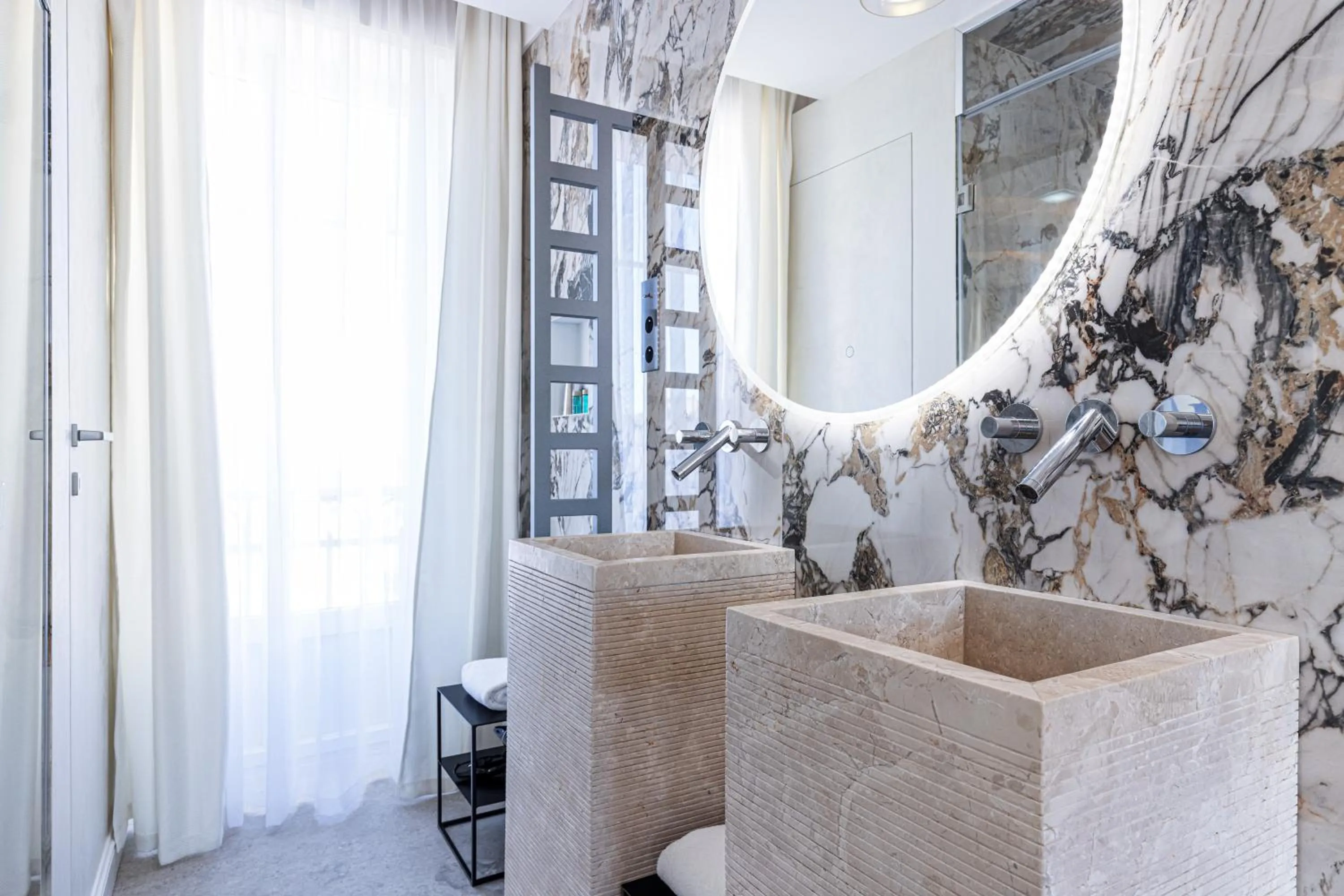 Bathroom in Le Dortoir Boutique Suites