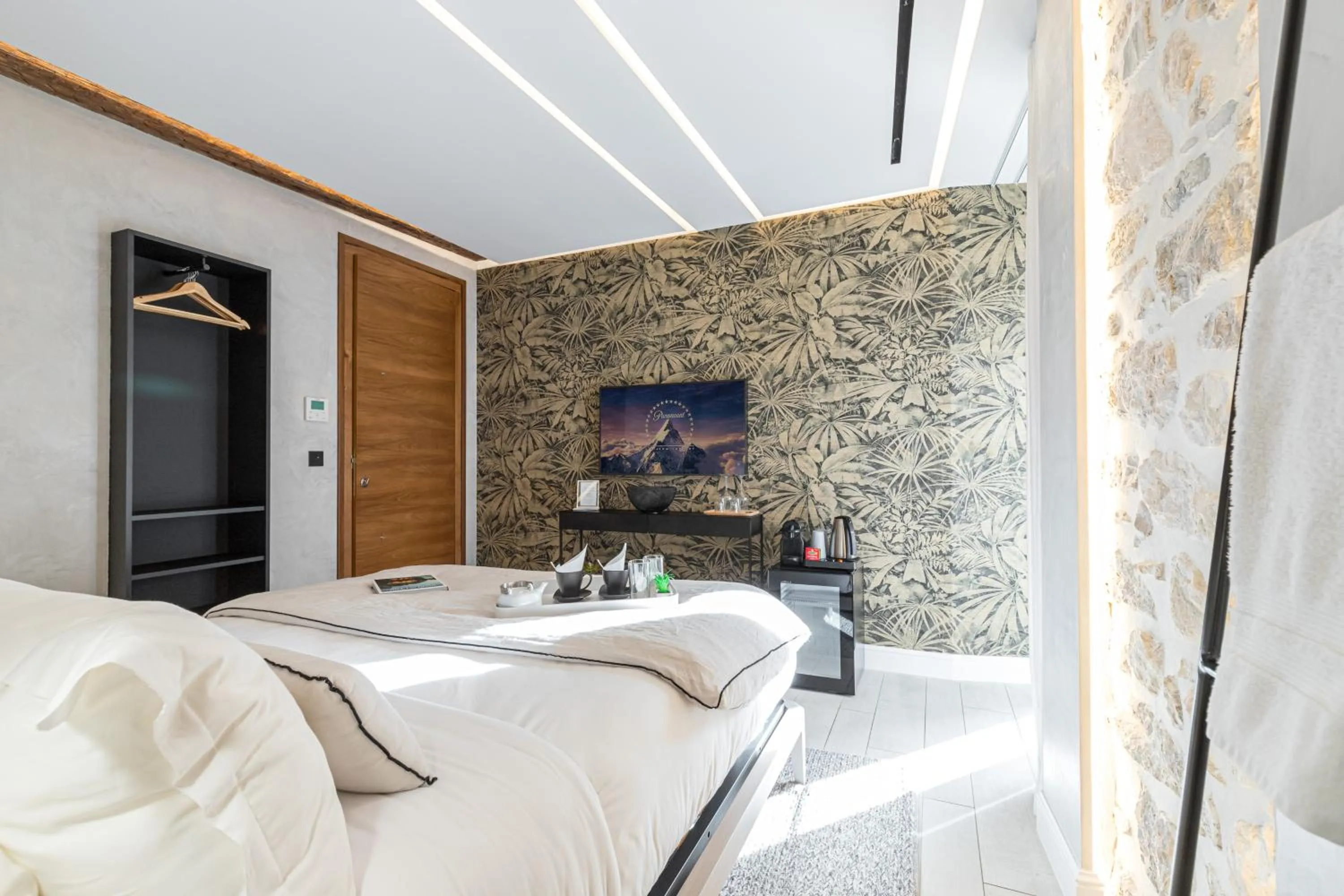 Photo of the whole room, Bed in Le Dortoir Boutique Suites