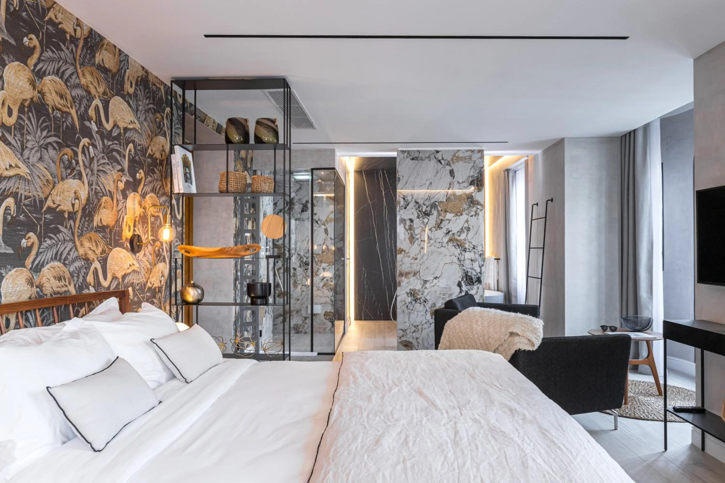 Photo of the whole room, Bed in Le Dortoir Boutique Suites