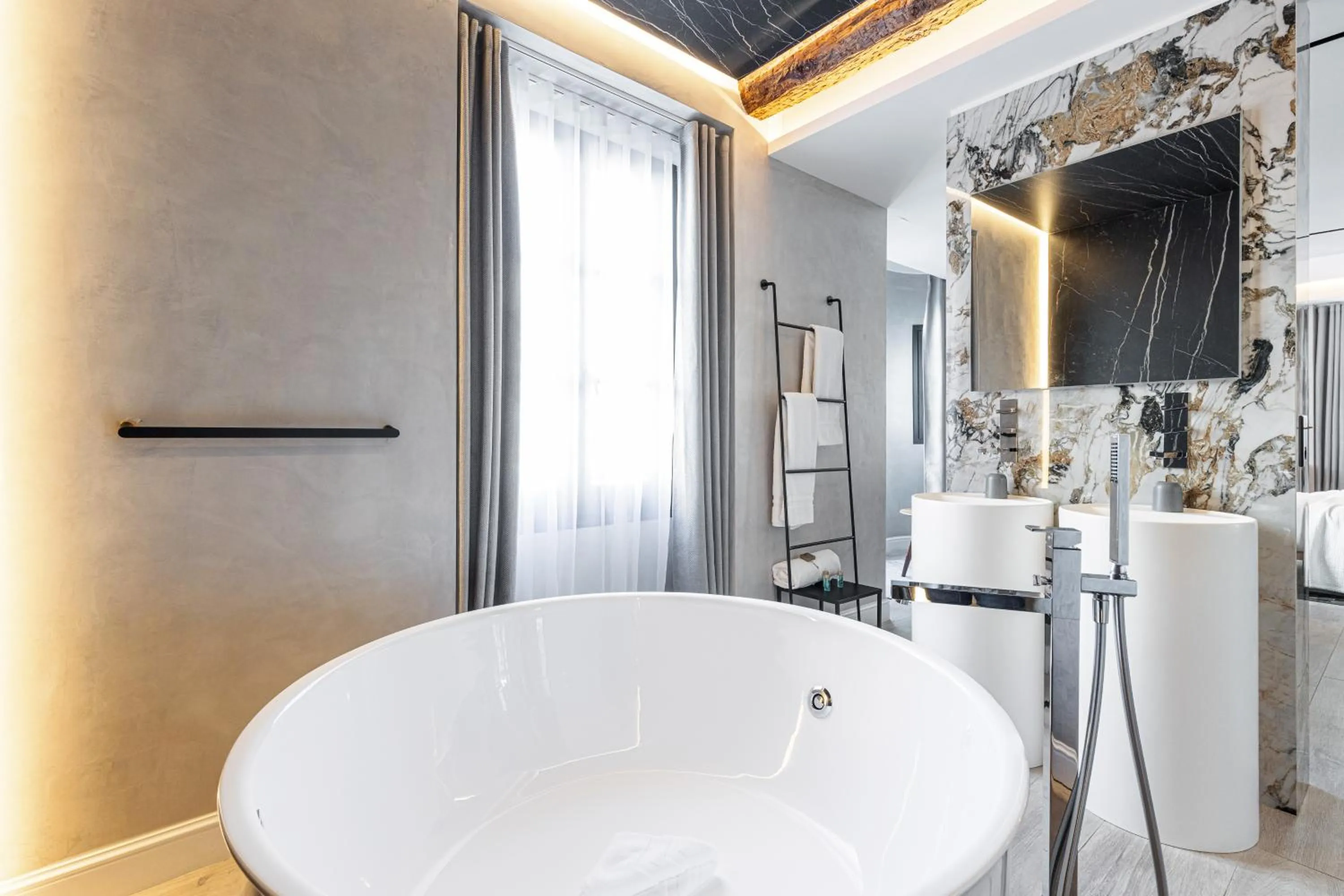 Bathroom in Le Dortoir Boutique Suites