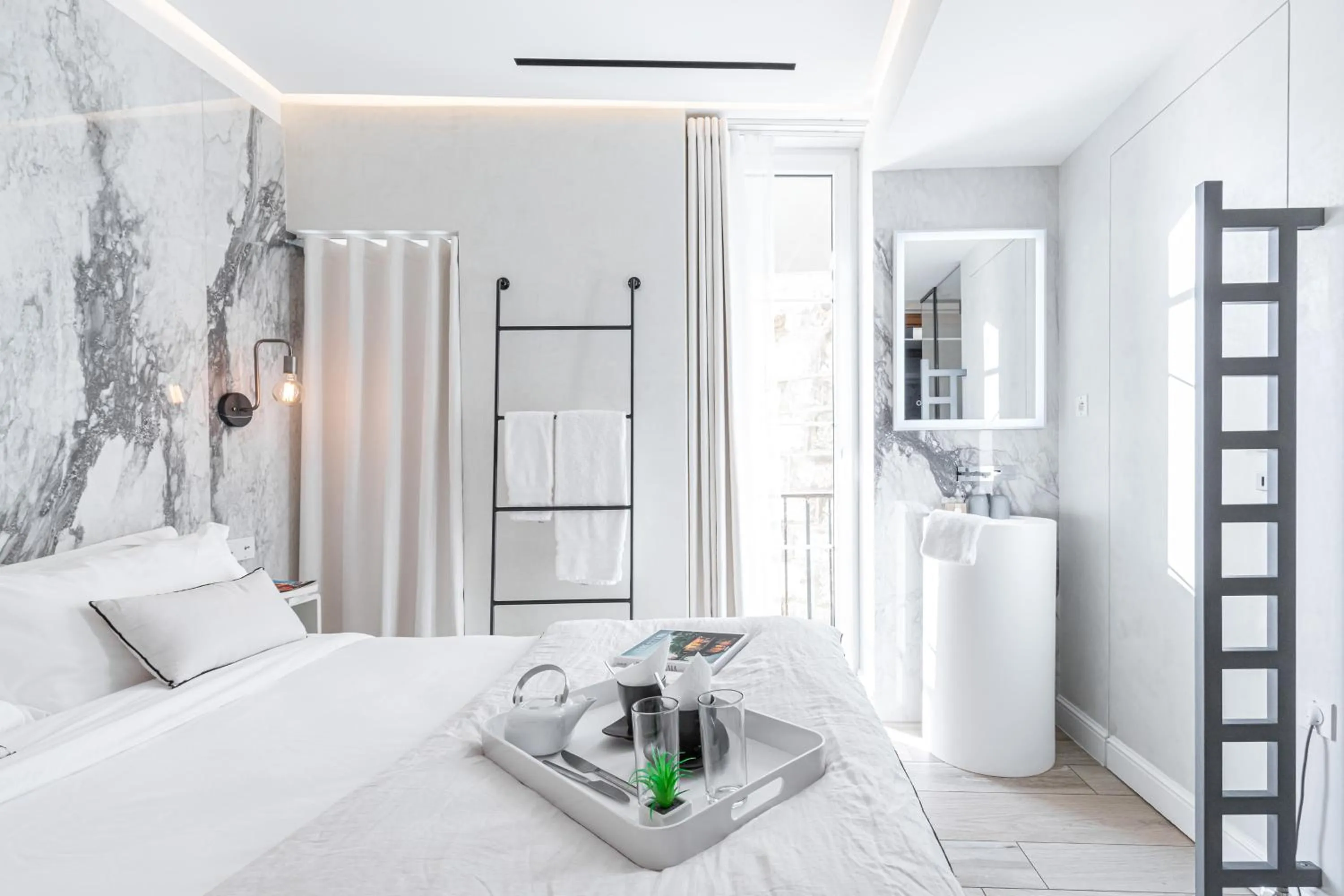 Photo of the whole room, Bed in Le Dortoir Boutique Suites