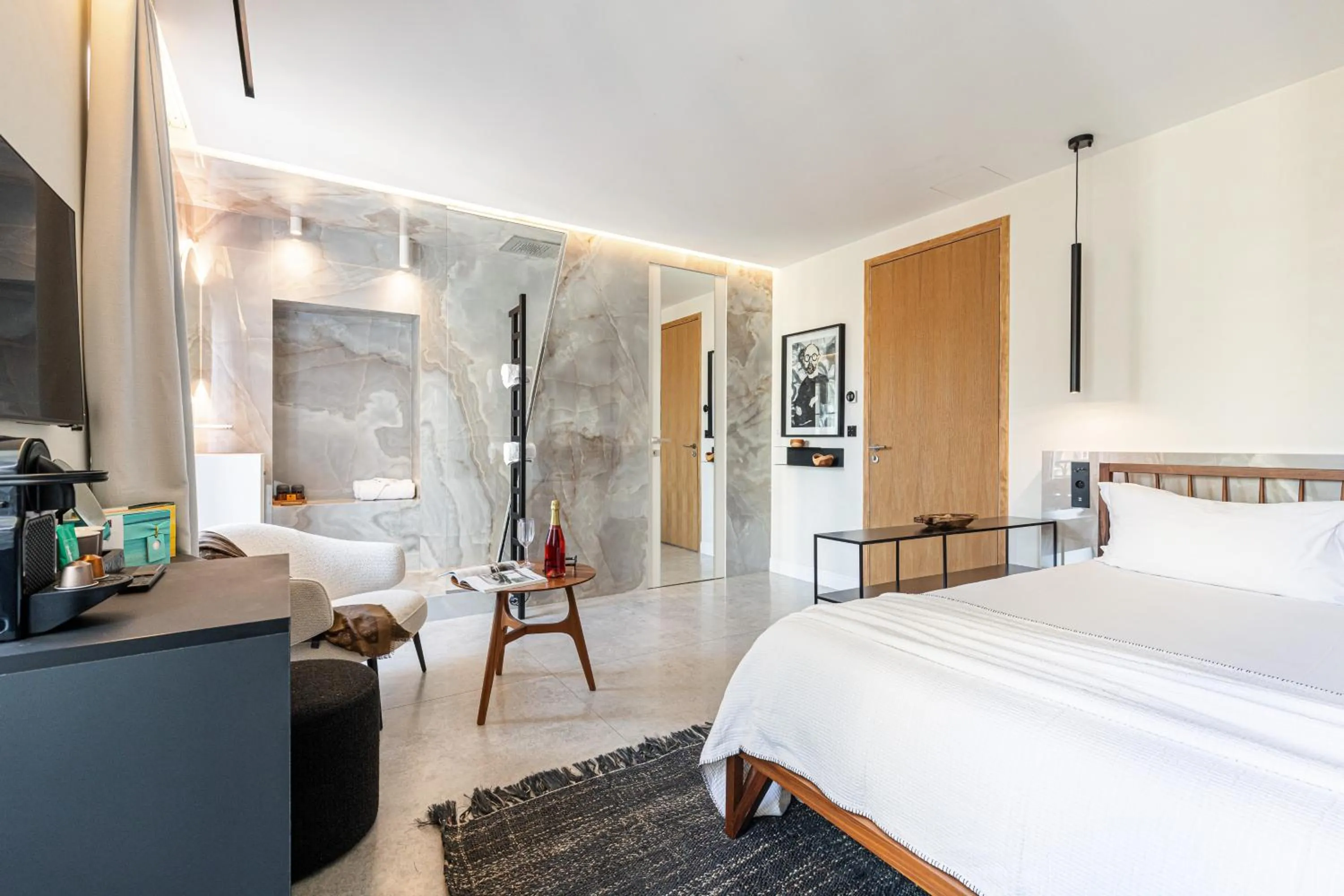 Photo of the whole room, Bed in Le Dortoir Boutique Suites