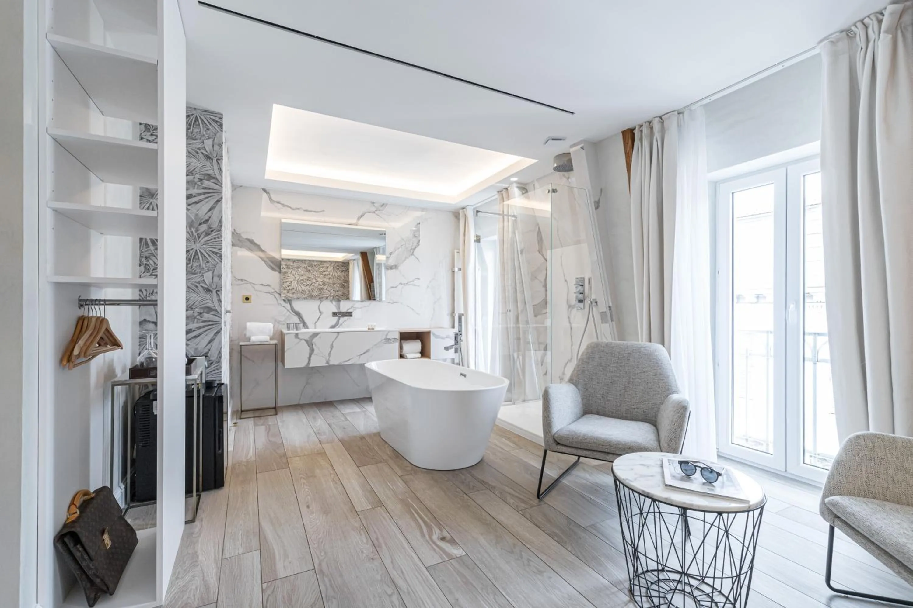 Bathroom, Bed in Le Dortoir Boutique Suites