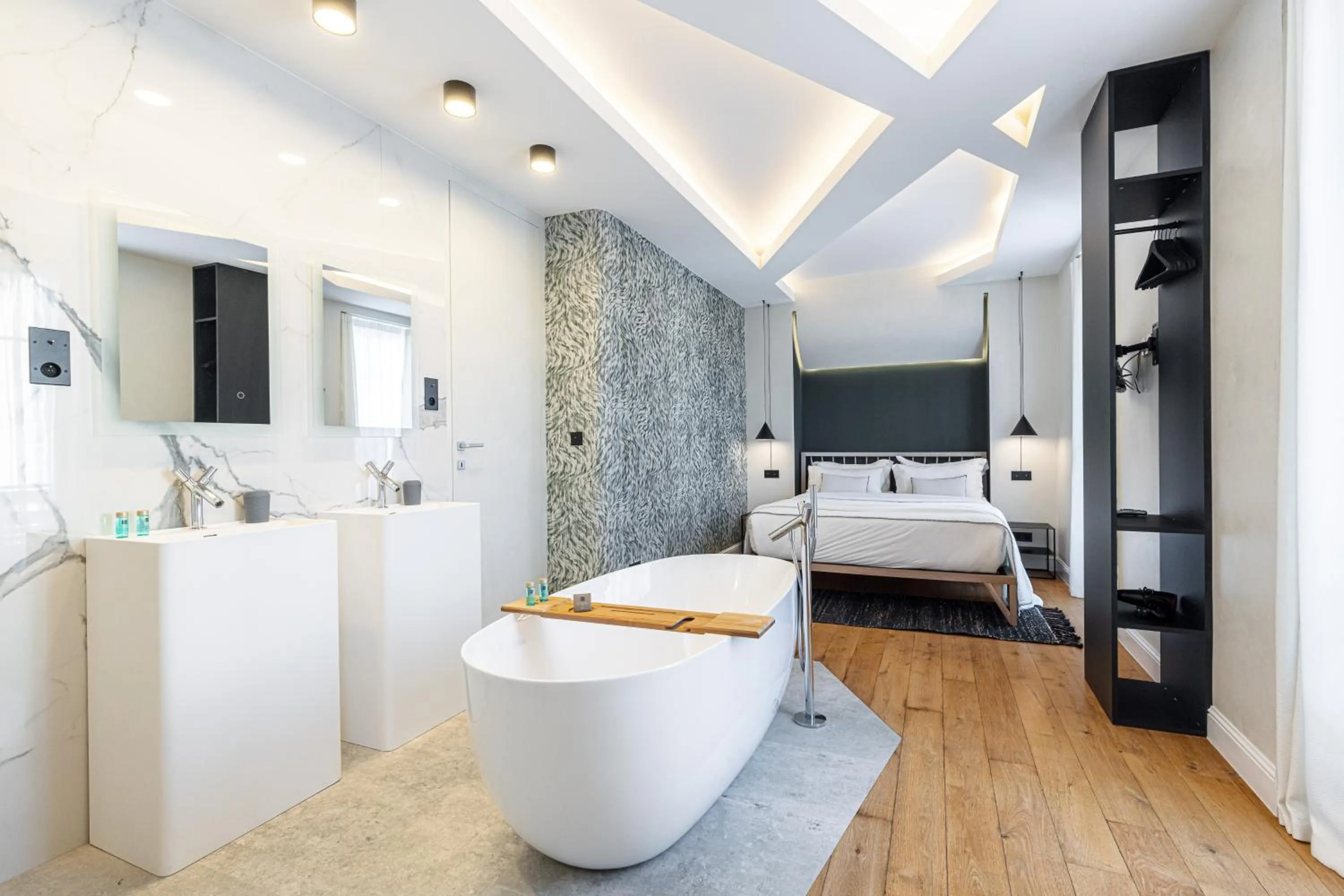 Photo of the whole room, Bed in Le Dortoir Boutique Suites