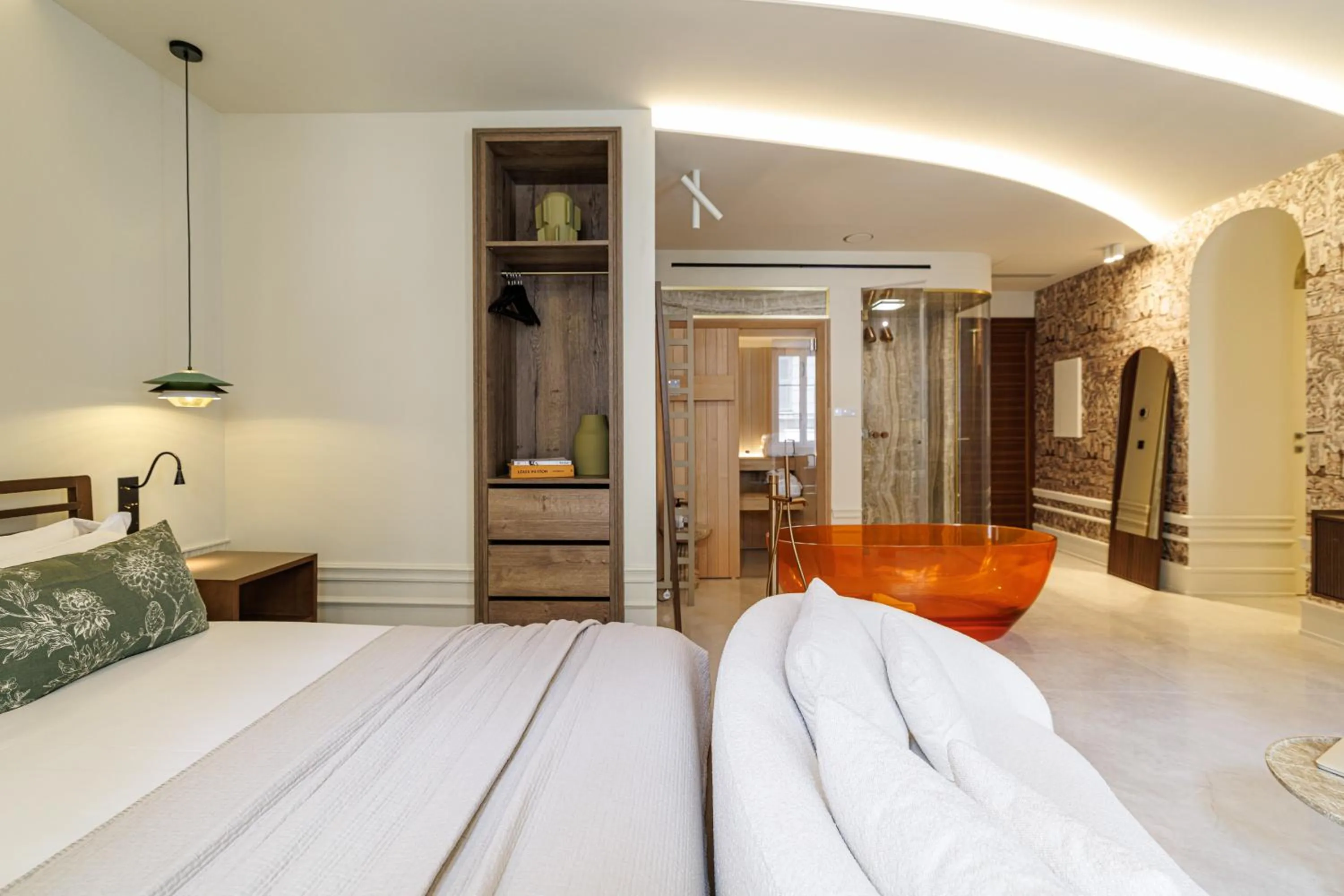 Photo of the whole room, Bed in Le Dortoir Boutique Suites