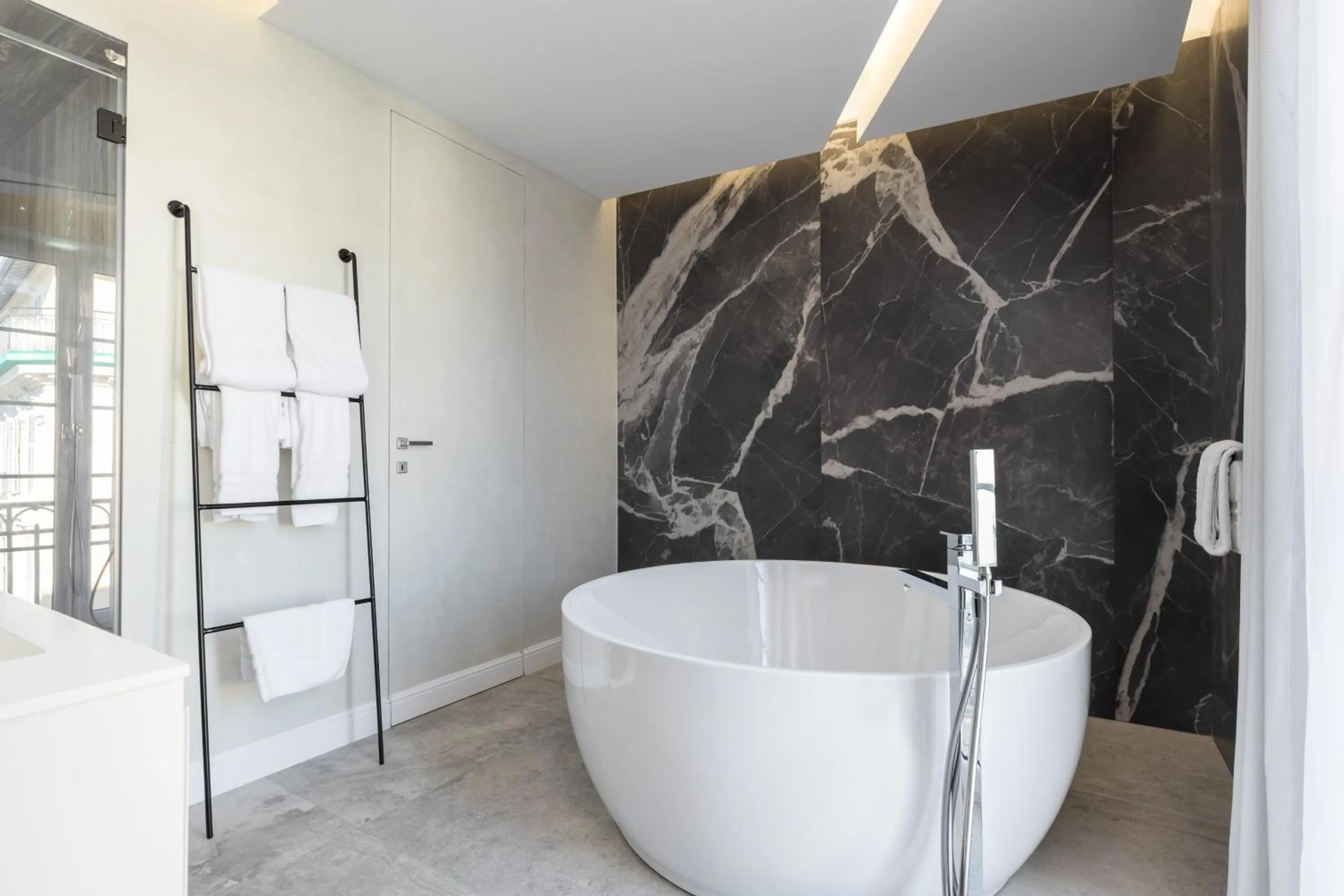 Bathroom in Le Dortoir Boutique Suites