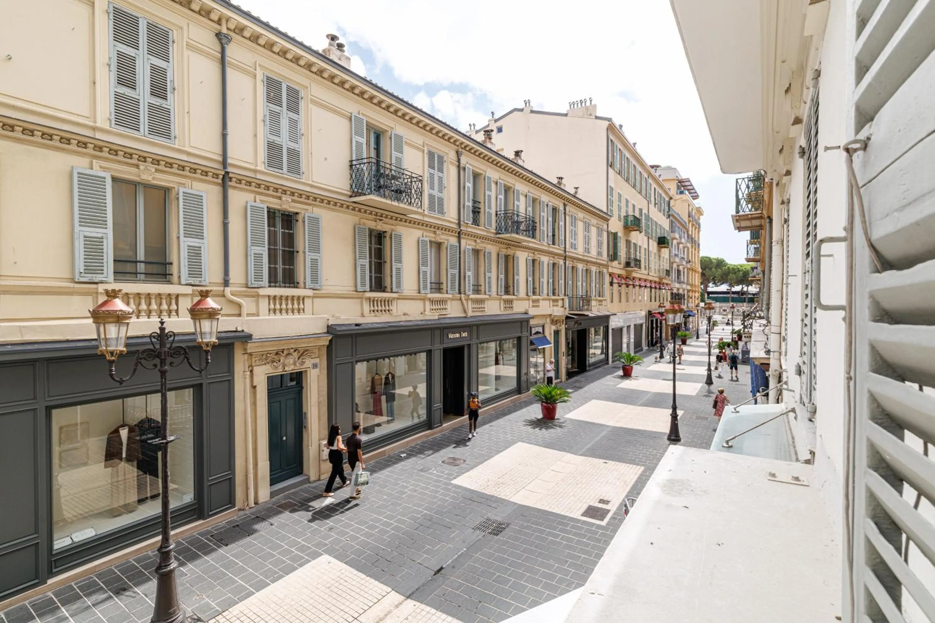 Street view in Le Dortoir Boutique Suites