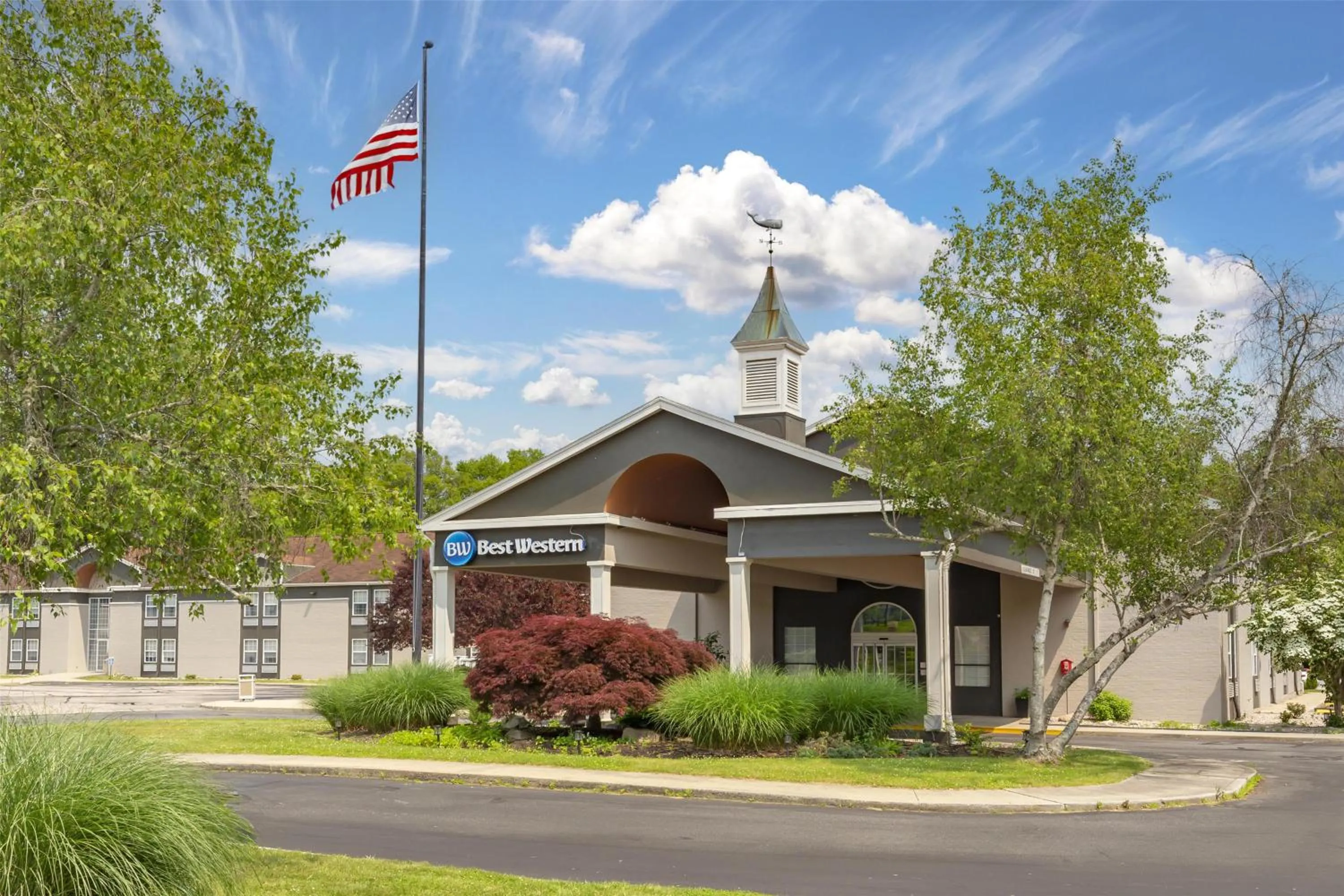 Property building in Best Western Mystic Hotel