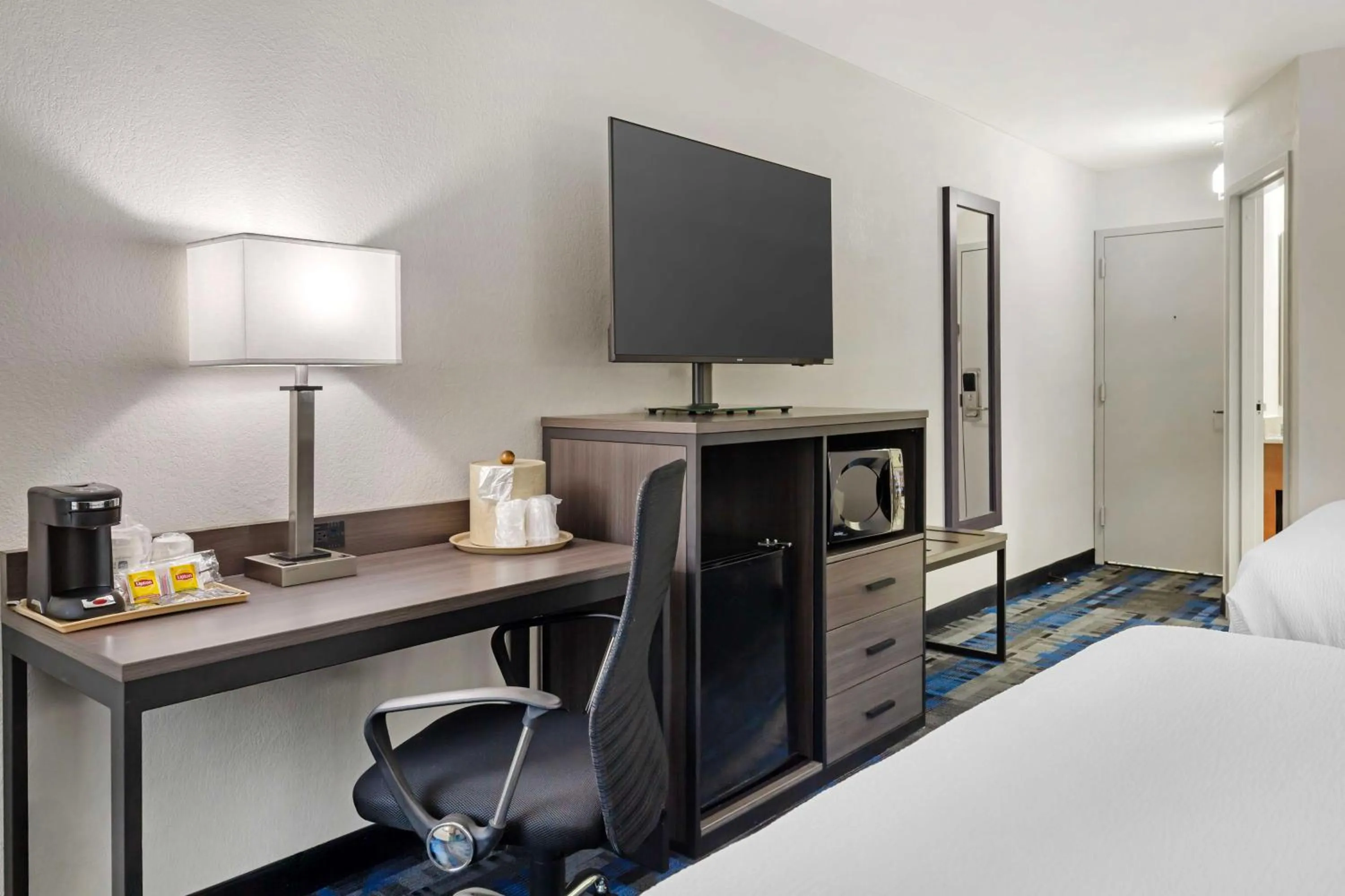 Bedroom, Bed in Best Western Mystic Hotel