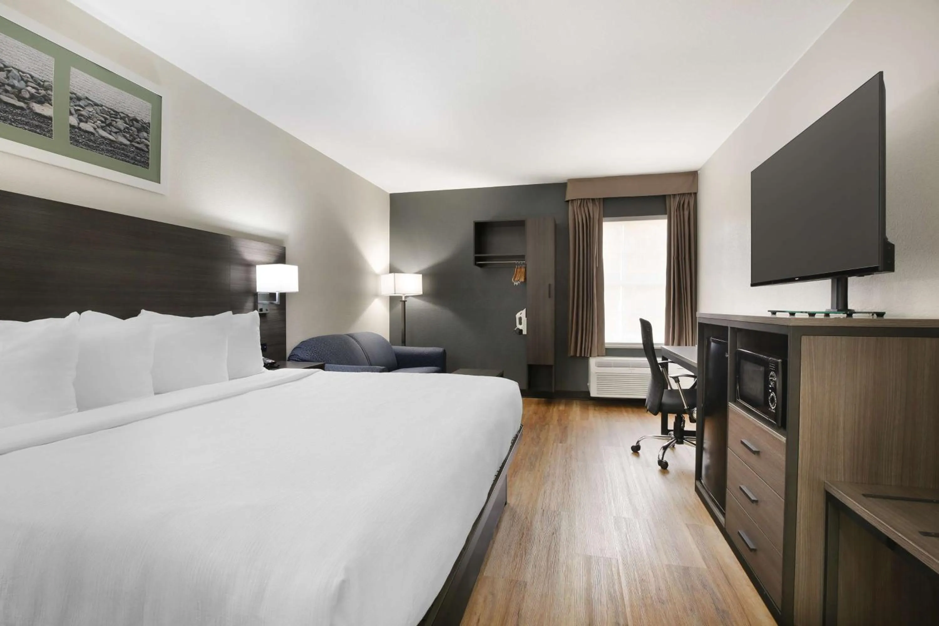 Bedroom, Bed in Best Western Mystic Hotel