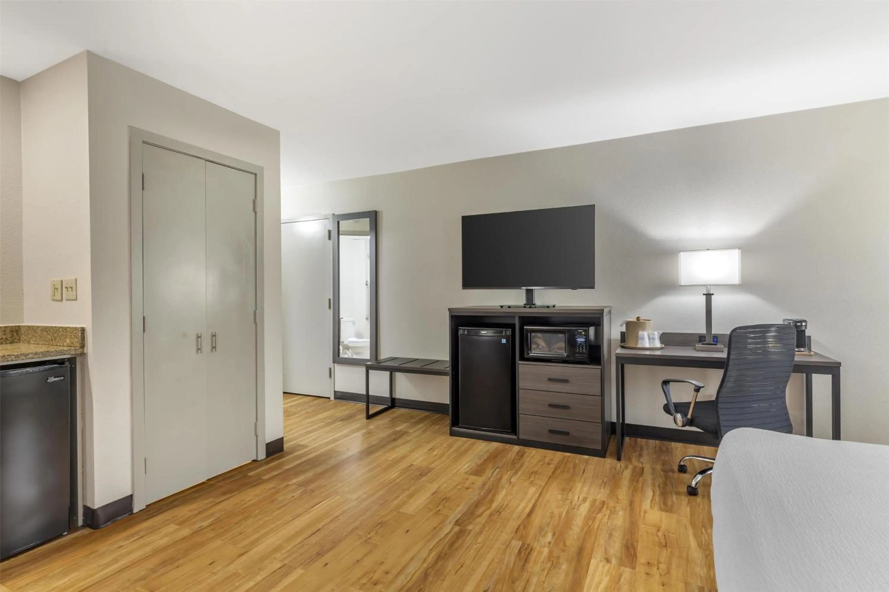 Bedroom in Best Western Mystic Hotel