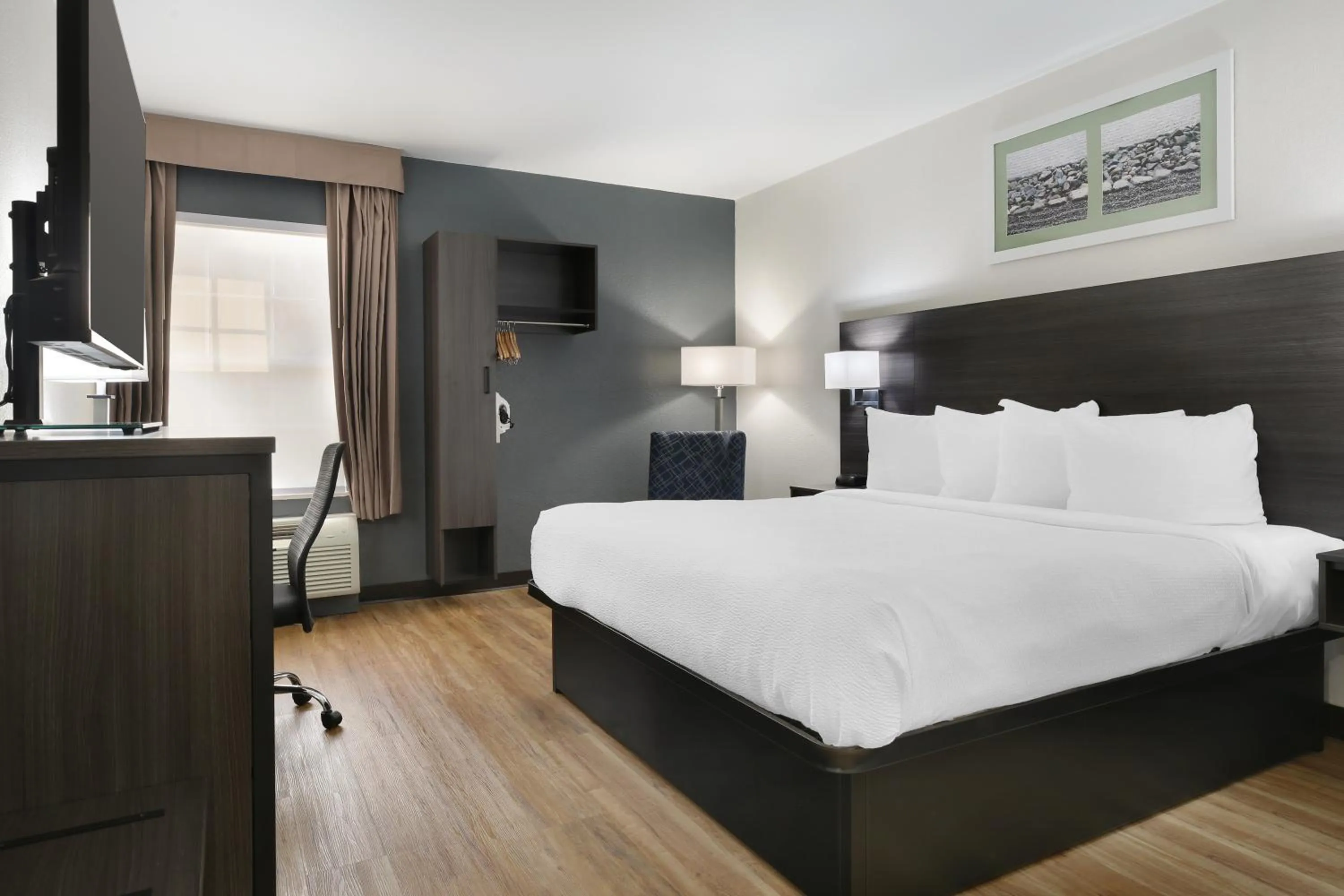 Bed in Quality Inn Mystic