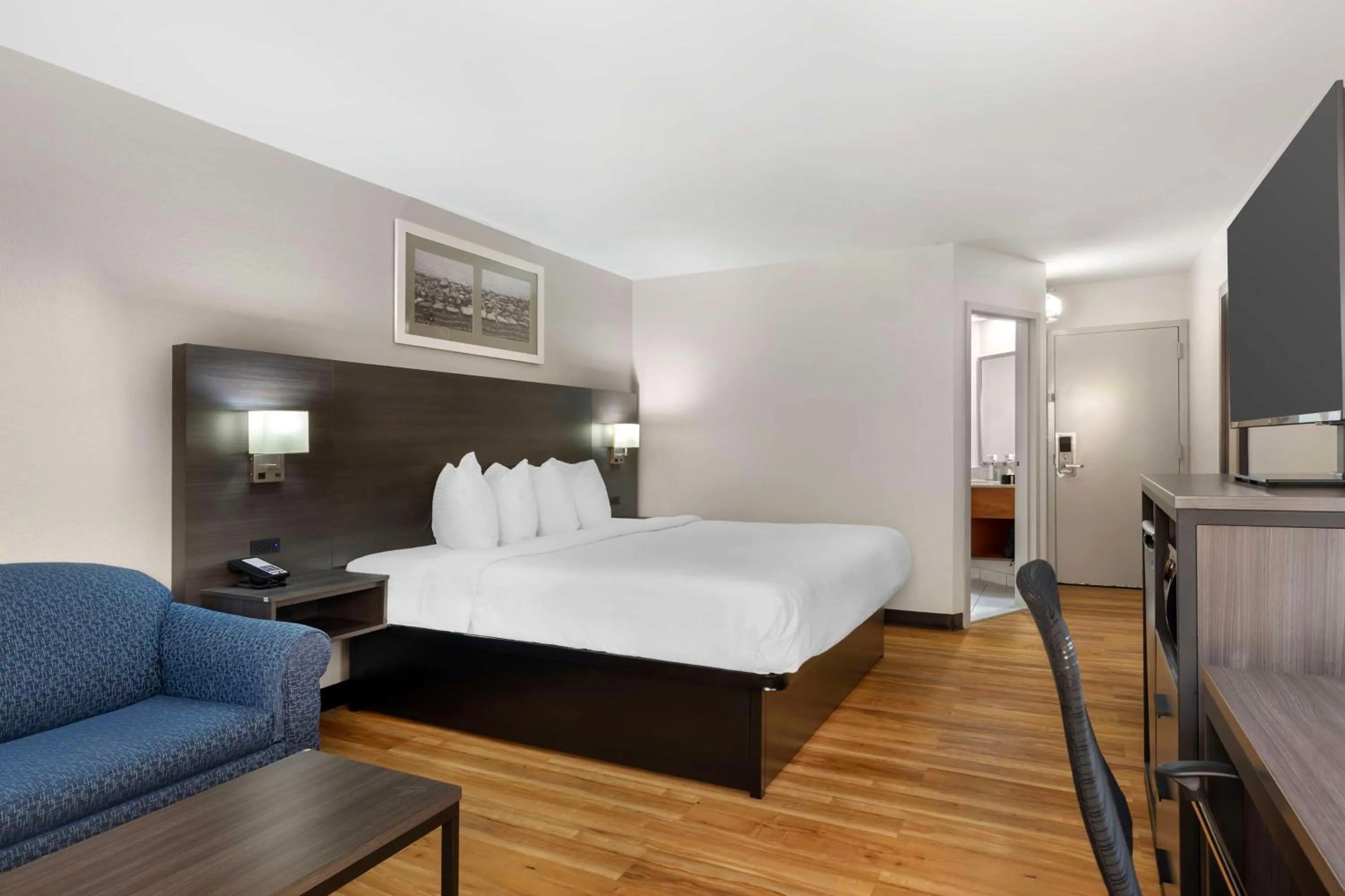 Bedroom, Bed in Best Western Mystic Hotel