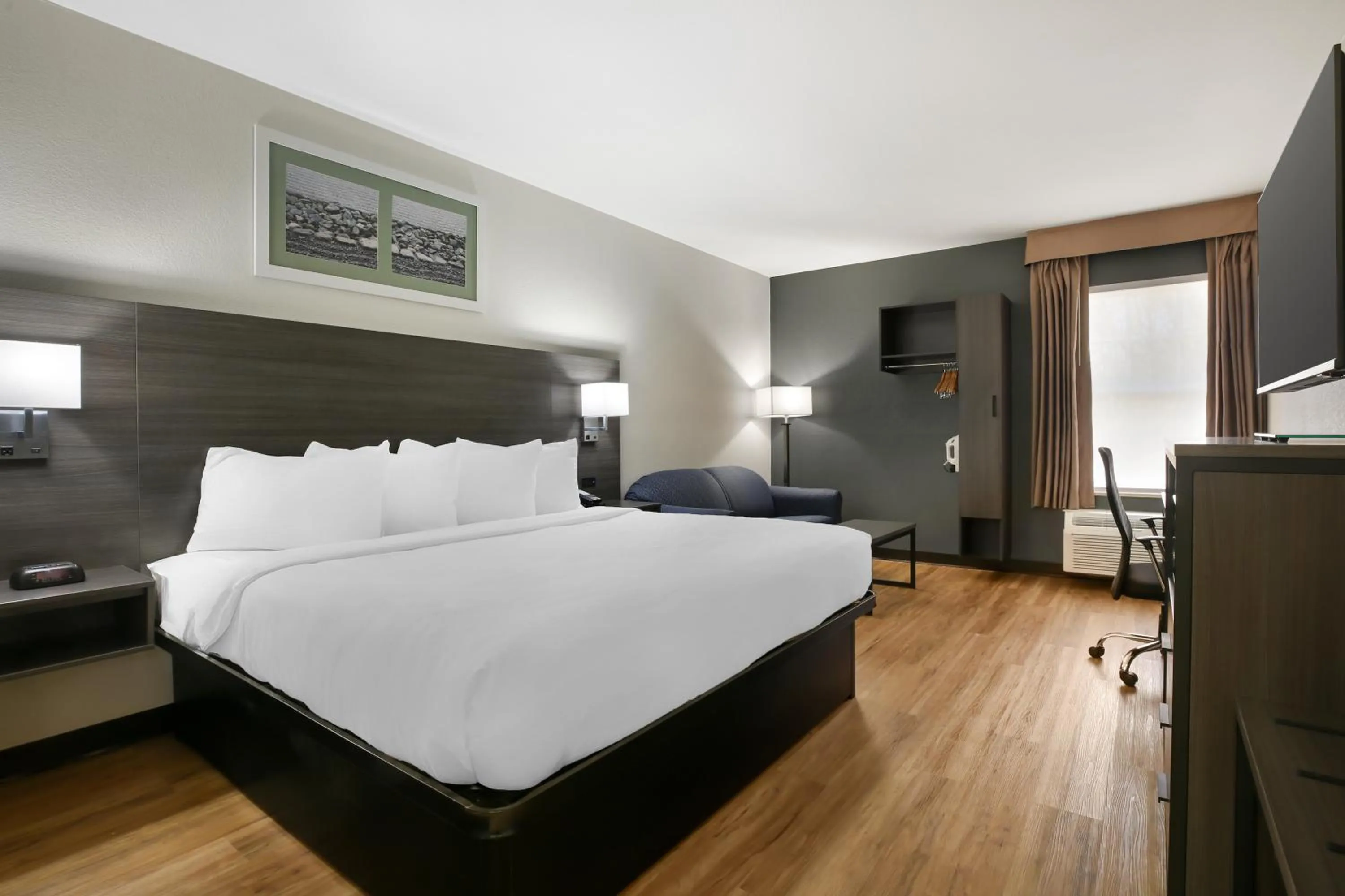 Bed in Quality Inn Mystic