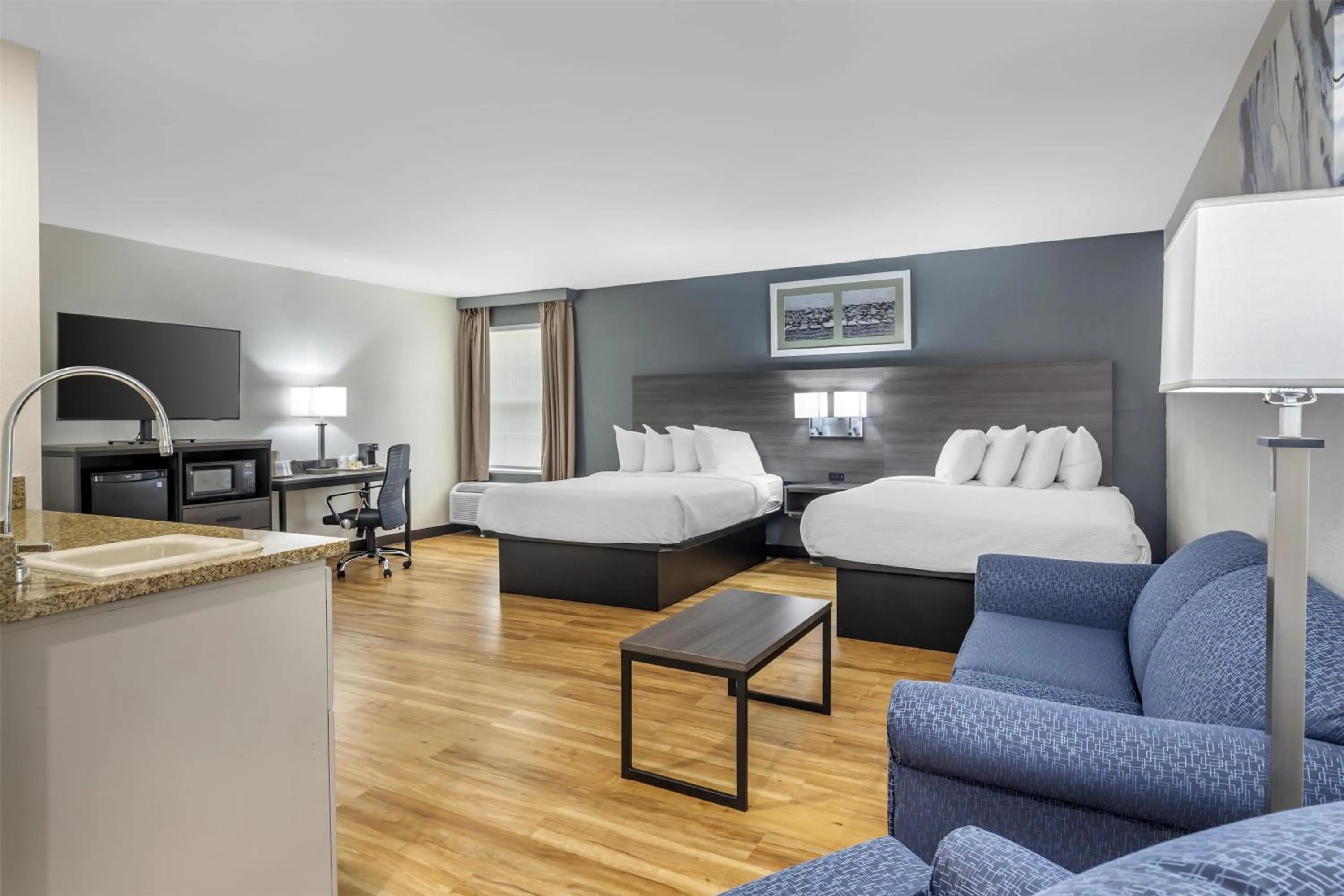 Bedroom in Best Western Mystic Hotel