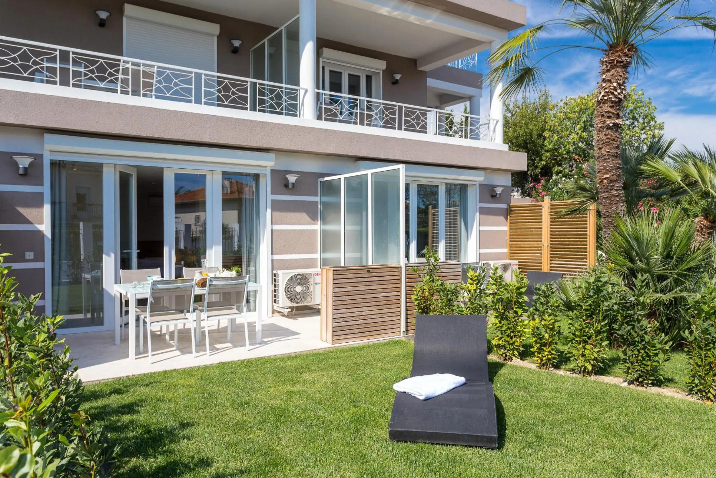 Spring in Villa Velvet