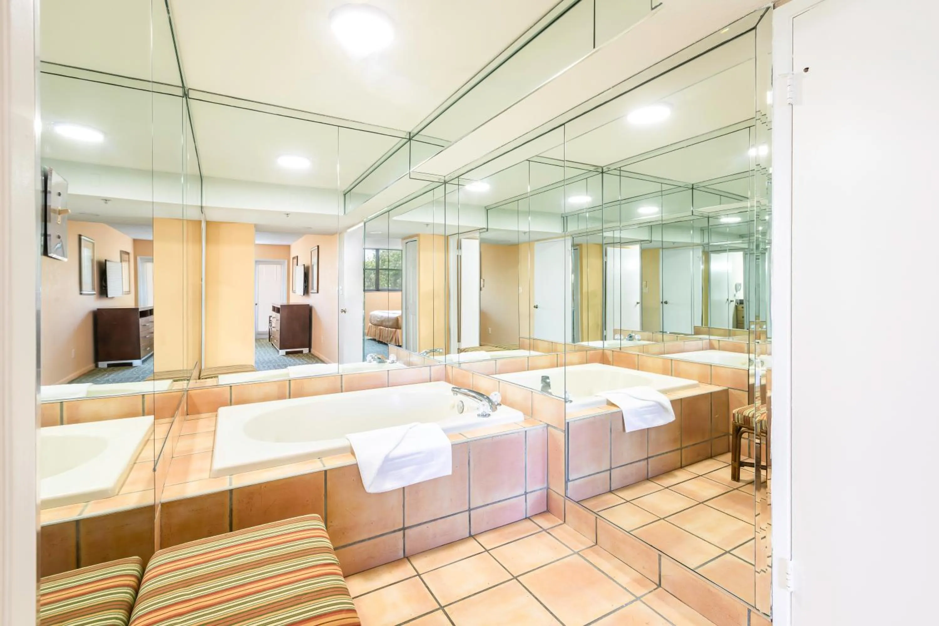 Bath, Bed in Vacation Village at Bonaventure, Fort Lauderdale