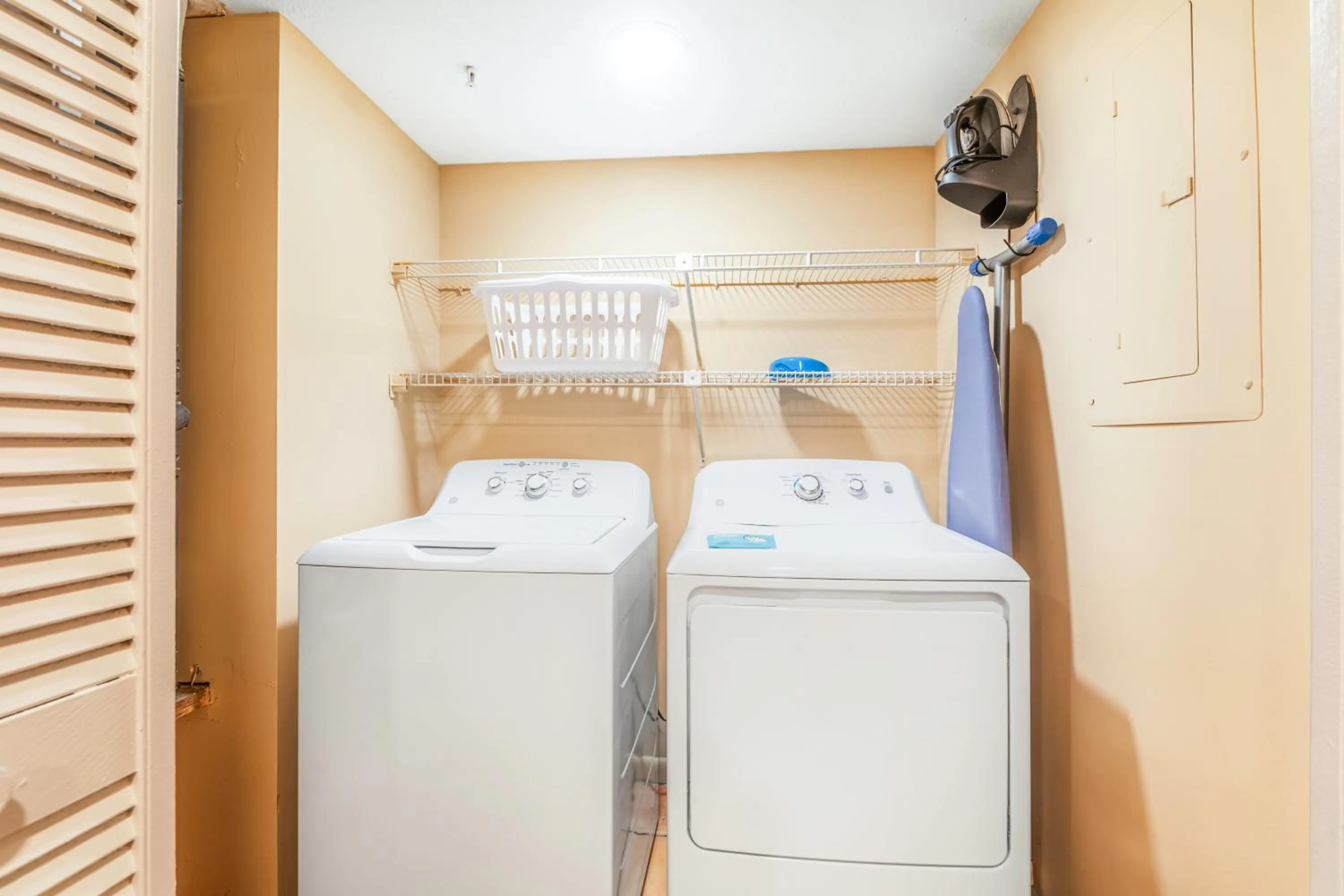 washing machine in Vacation Village at Bonaventure, Fort Lauderdale