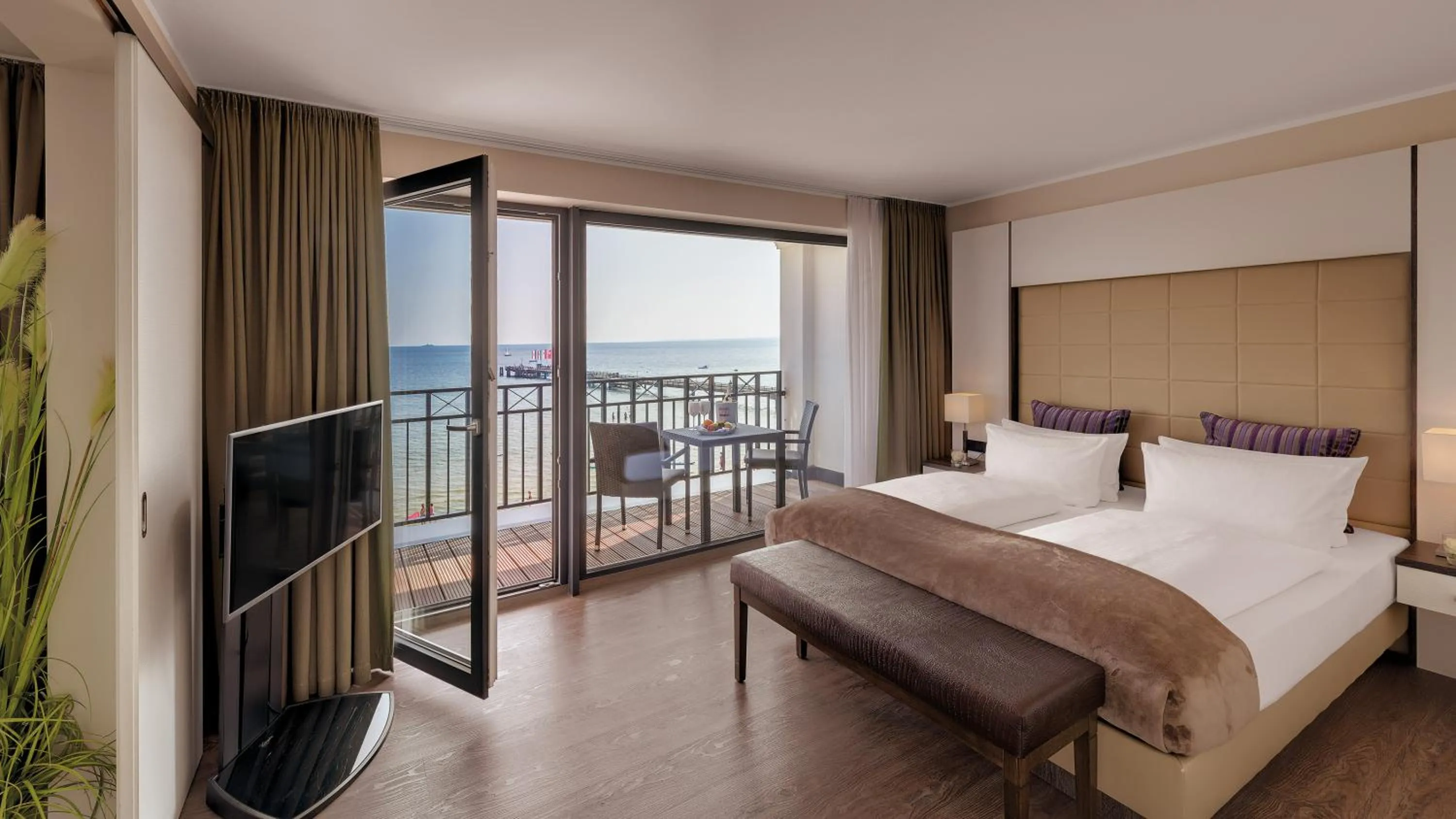 Bedroom, Bed in Bayside