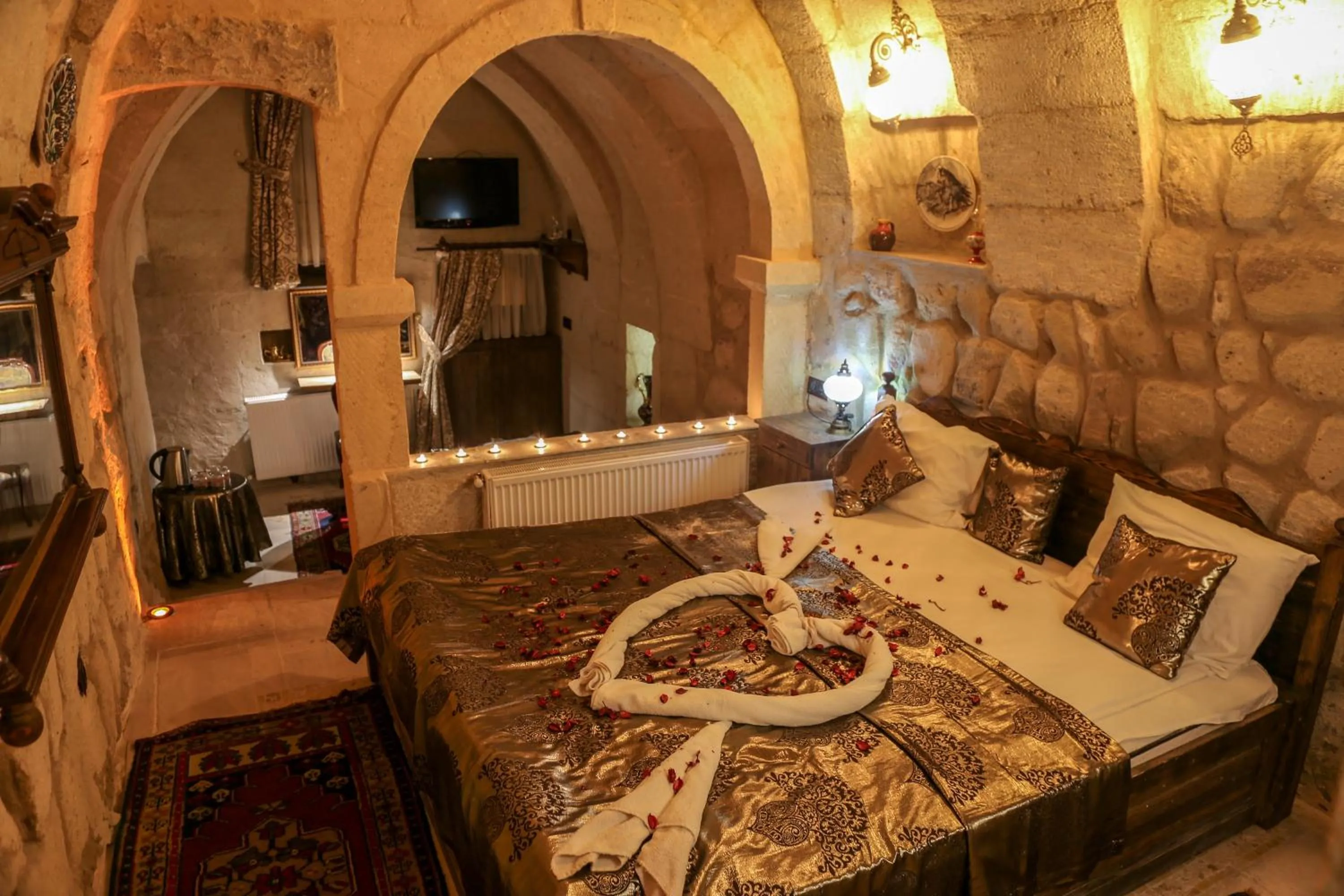 Photo of the whole room, Bed in Goreme Palace Cave Suites