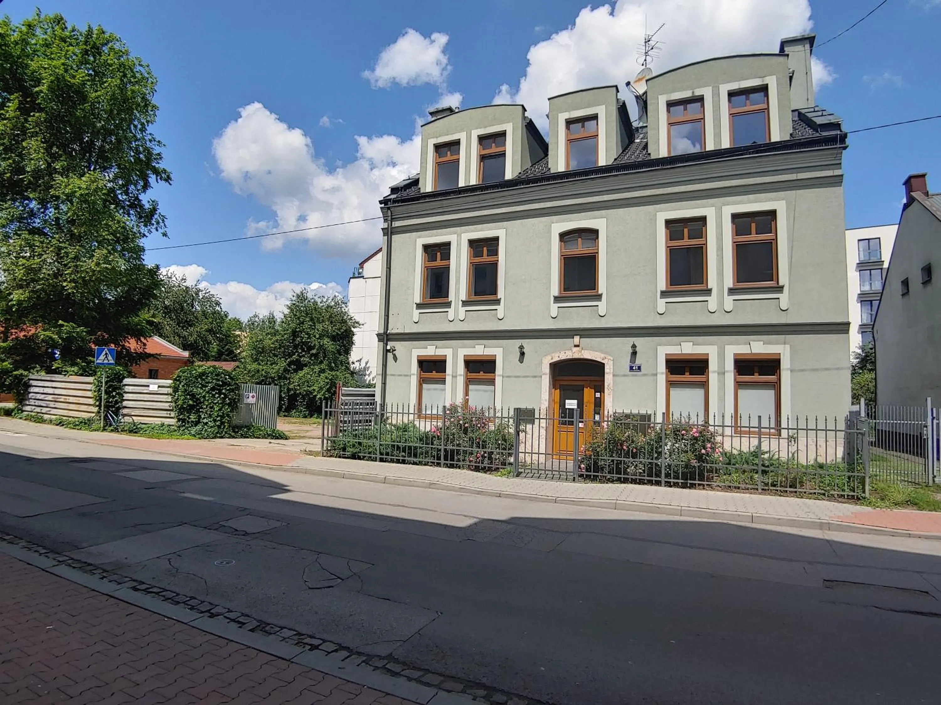 Day in 999 Aparthostel