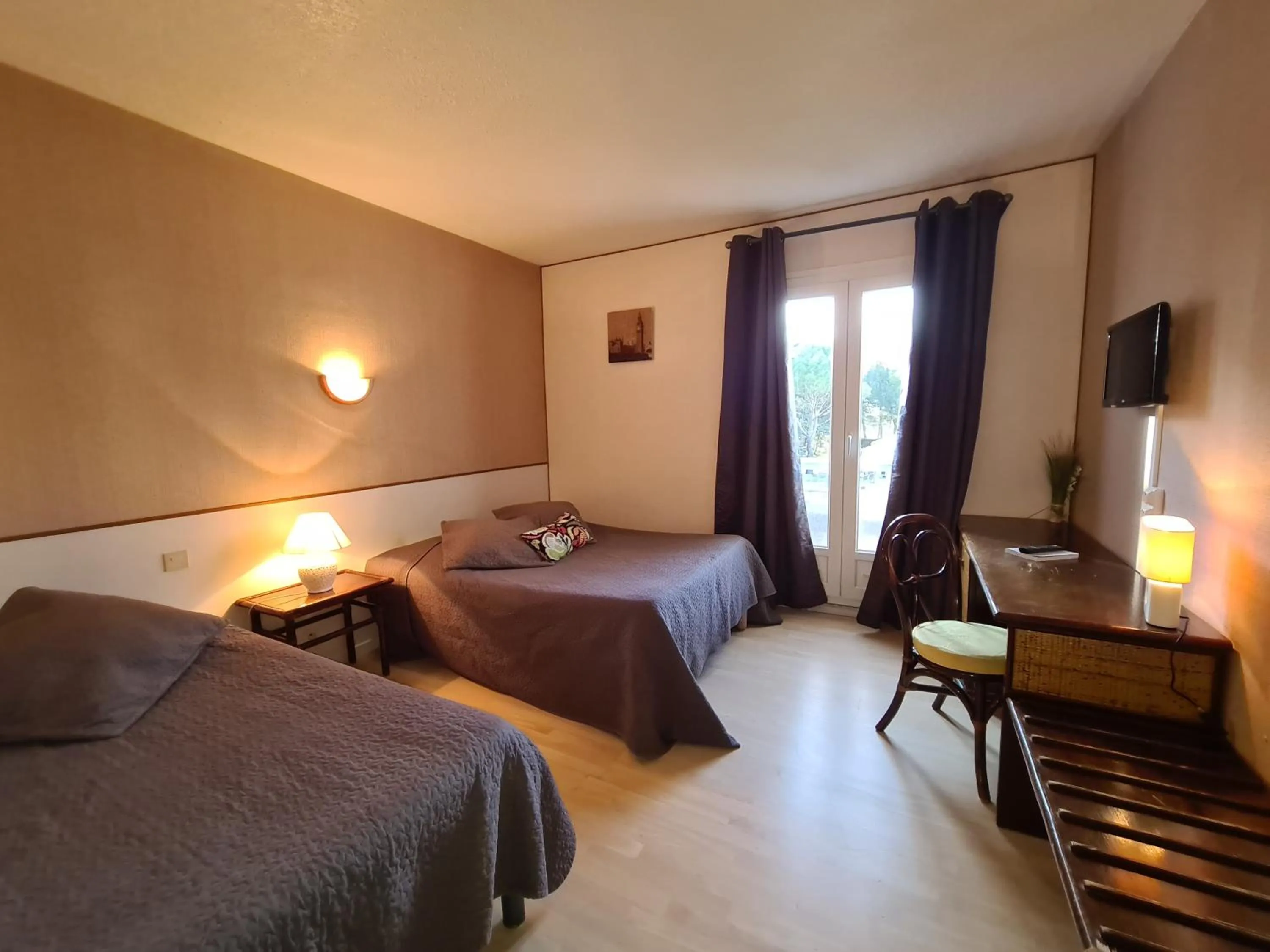 Bedroom, Bed in Hôtel Restaurant Le Mas De L'Olivier