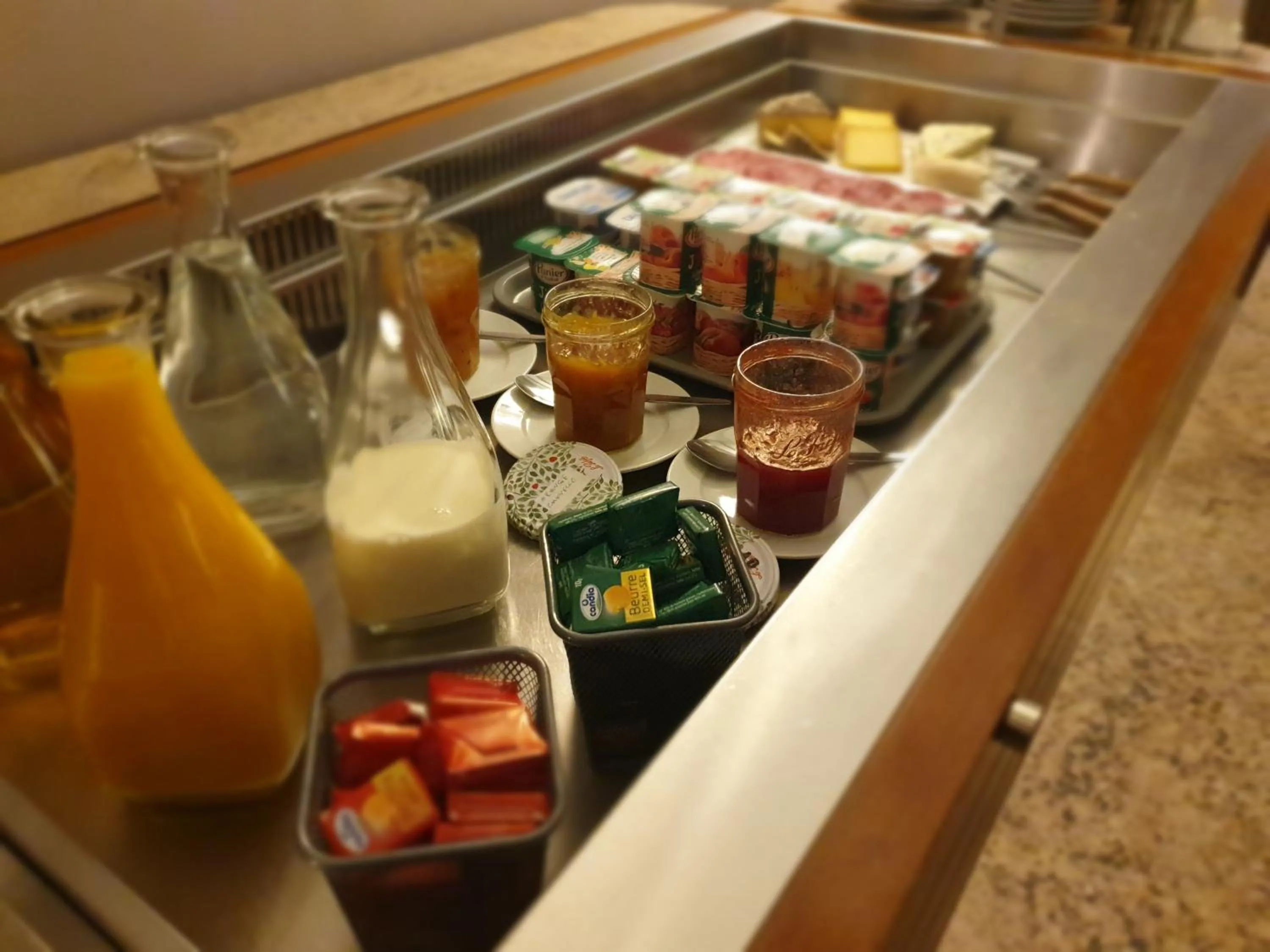 Buffet breakfast in Hôtel Restaurant Le Mas De L'Olivier