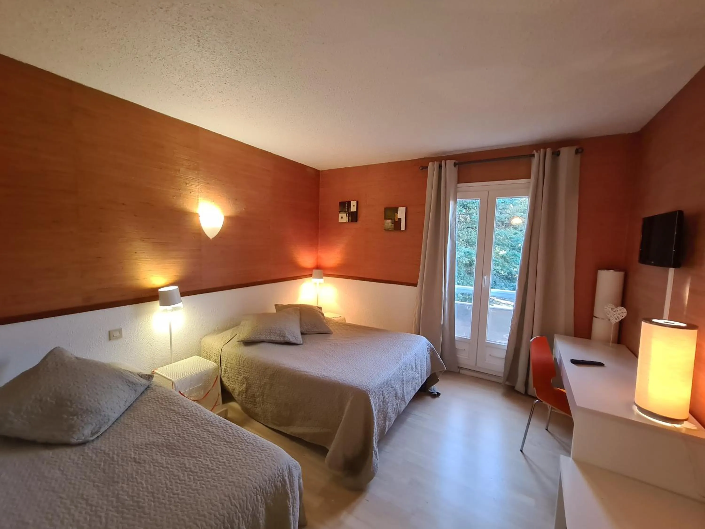 Bedroom, Bed in Hôtel Restaurant Le Mas De L'Olivier