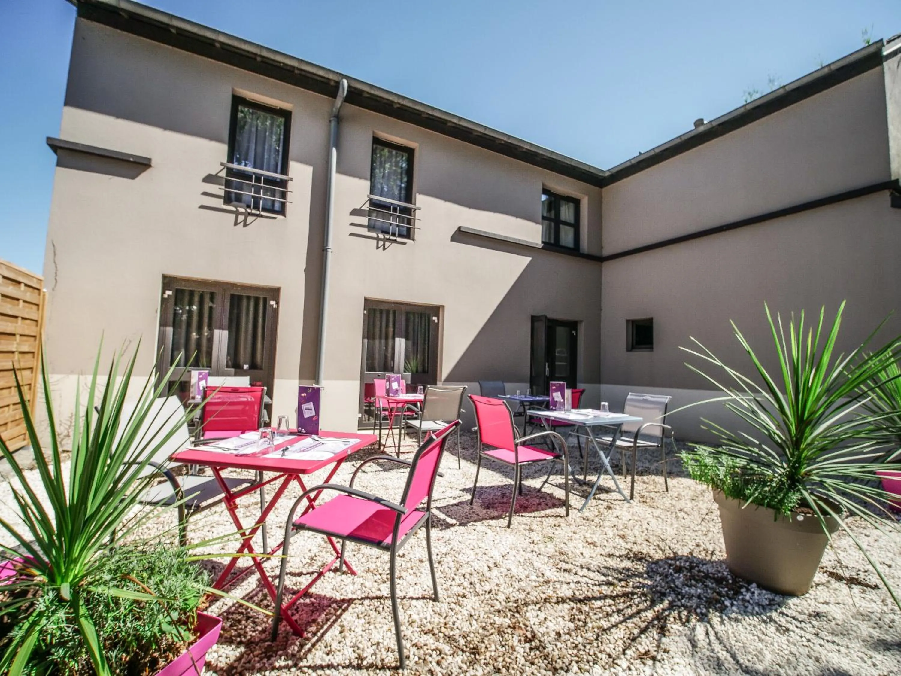 Property building in Hôtel Inn Design Resto Novo Vannes