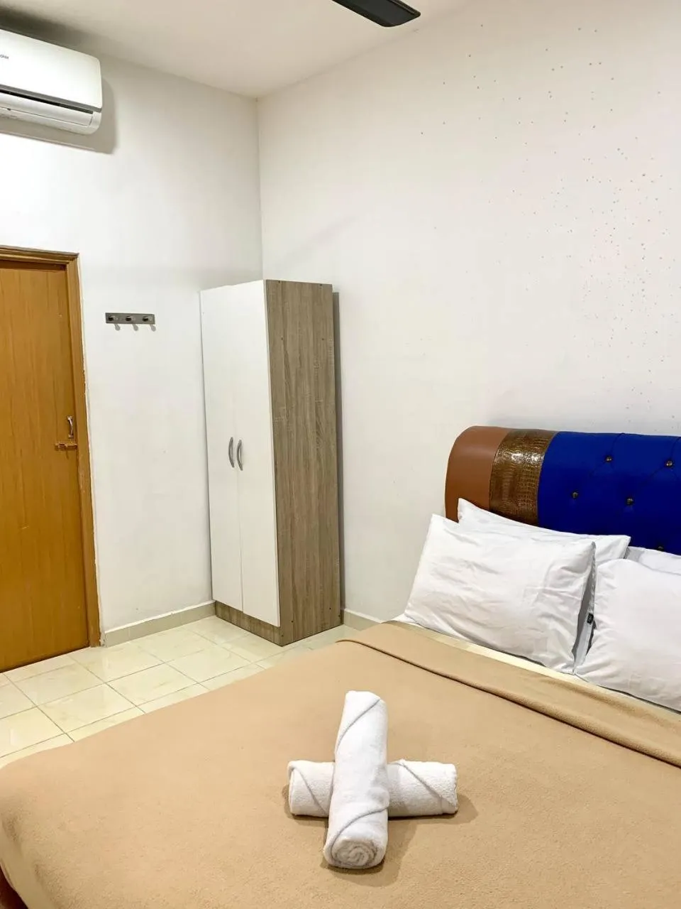 air conditioner, Bed in BB Durio Chalet