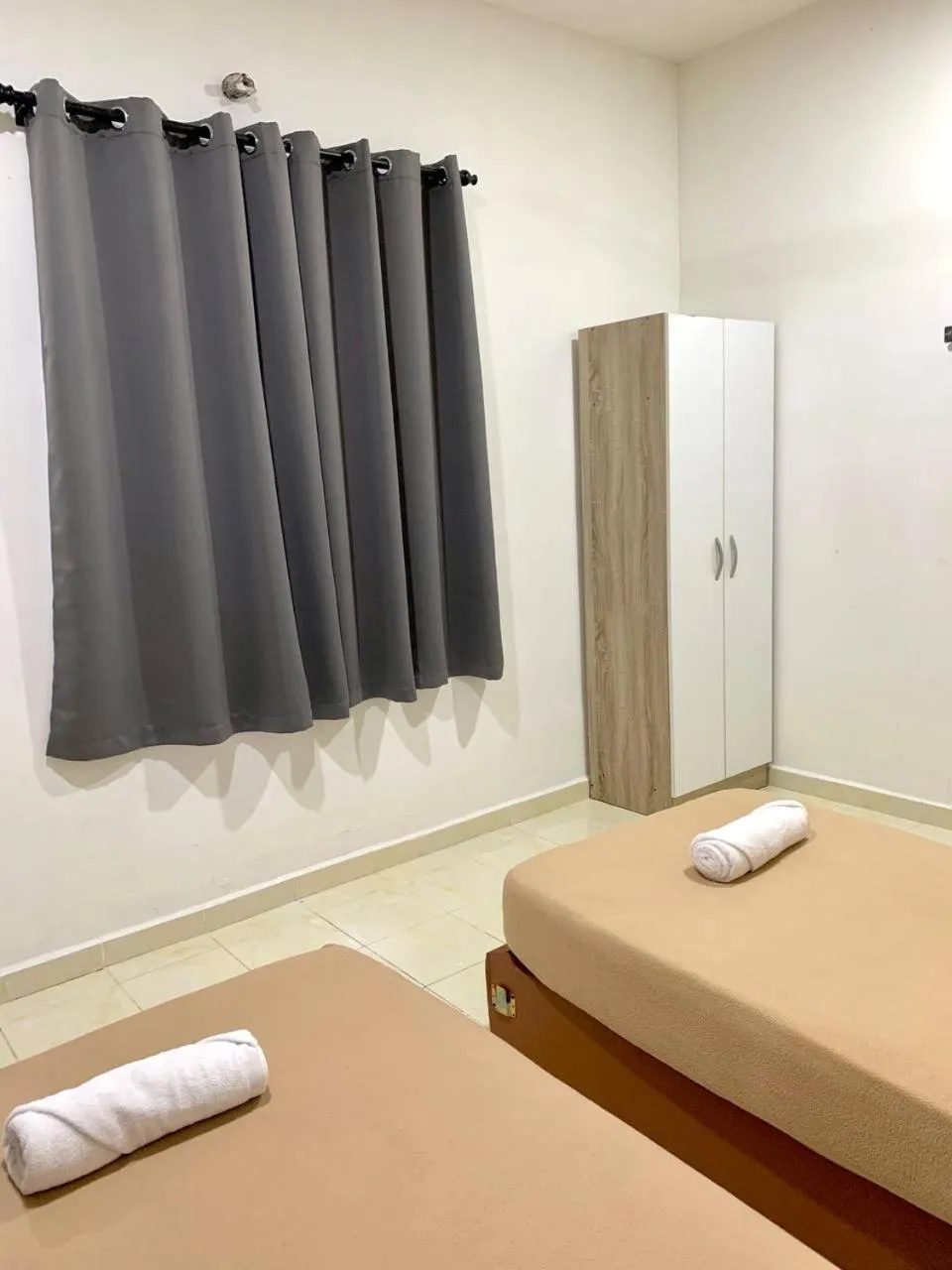 wardrobe, Bed in BB Durio Chalet