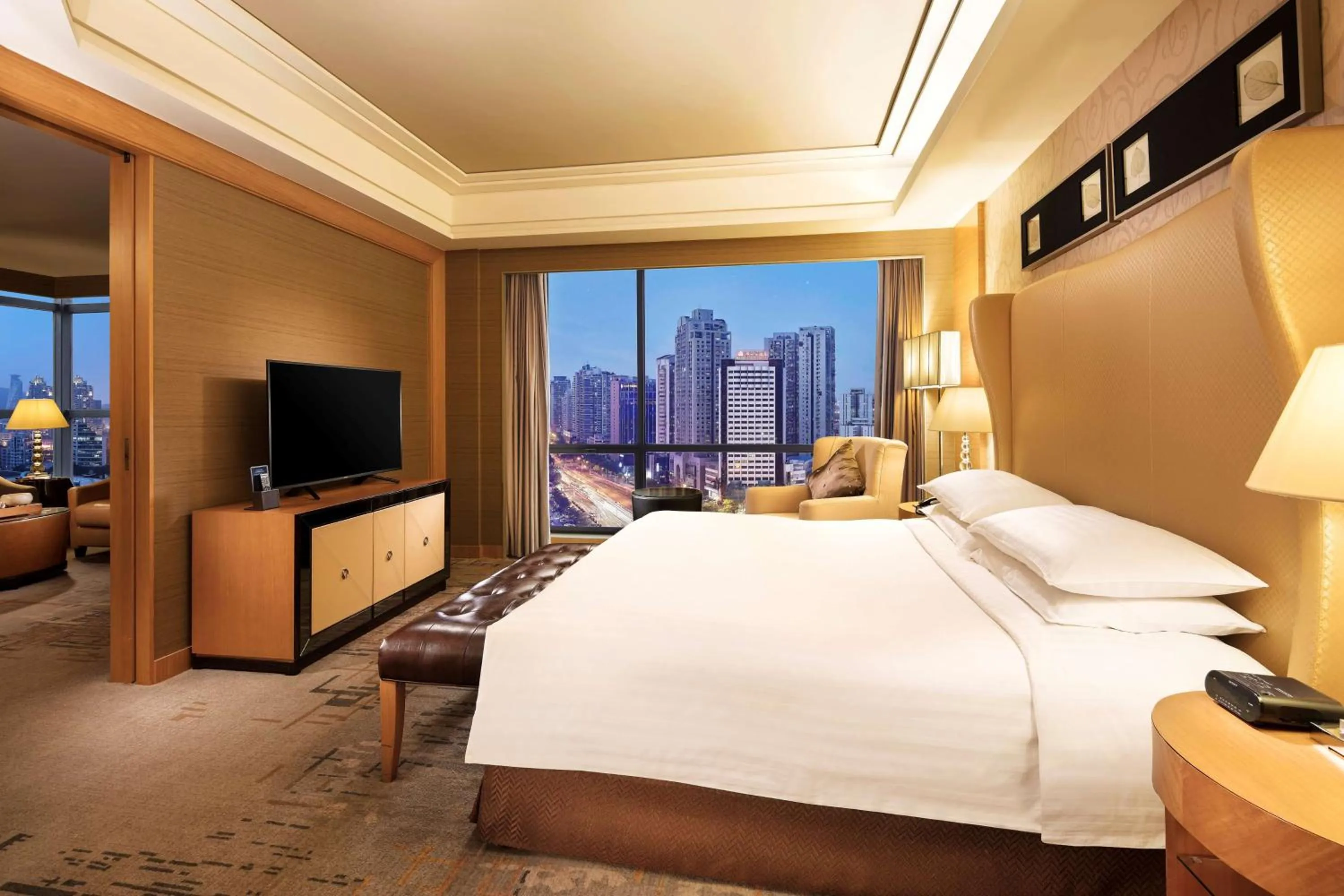 Bedroom, Bed in Hilton Xiamen, Lobby Links to Metro&shopping mall, Near train station
