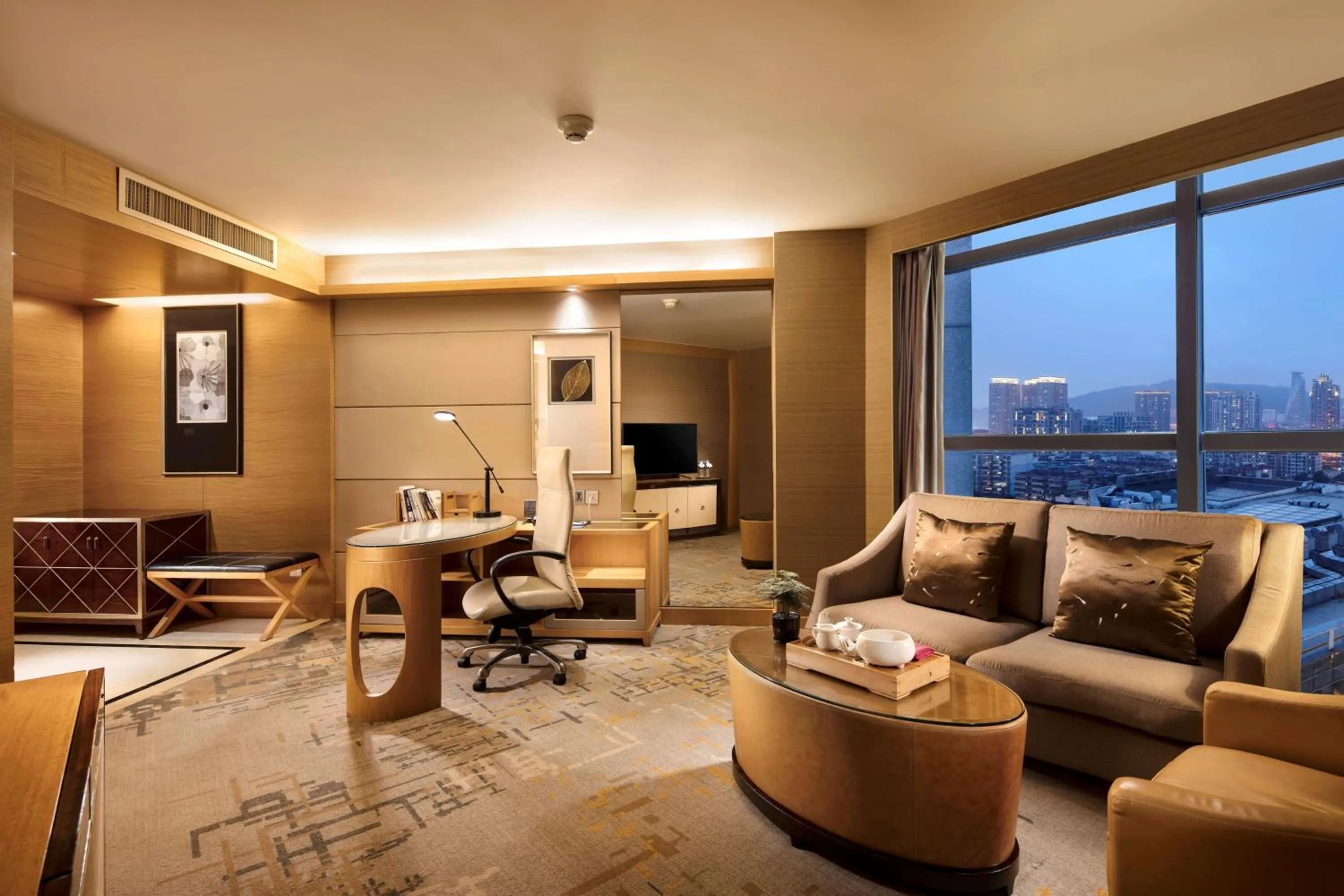 Bedroom in Hilton Xiamen, Lobby Links to Metro&shopping mall, Near train station