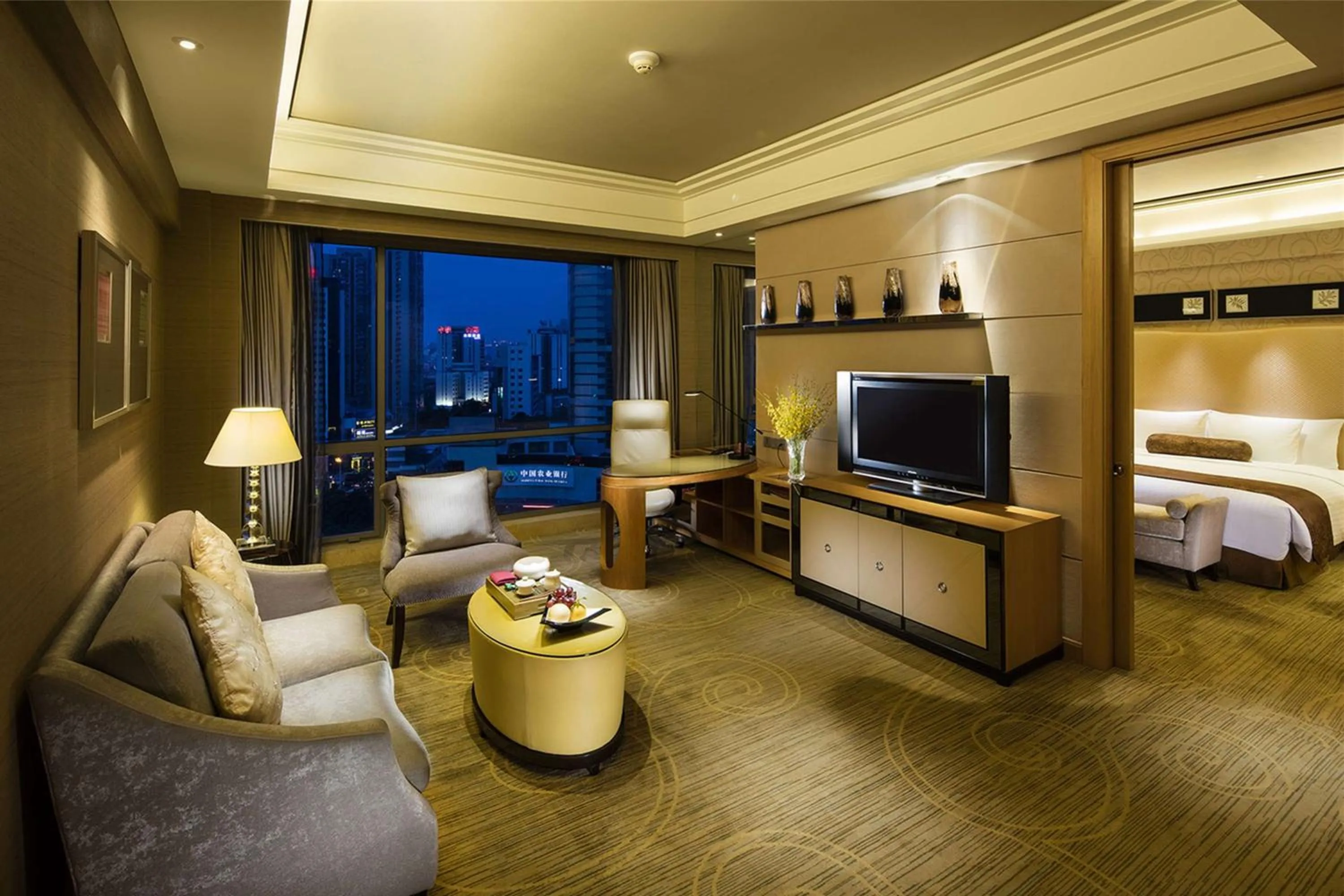 Bedroom, Bed in Hilton Xiamen, Lobby Links to Metro&shopping mall, Near train station
