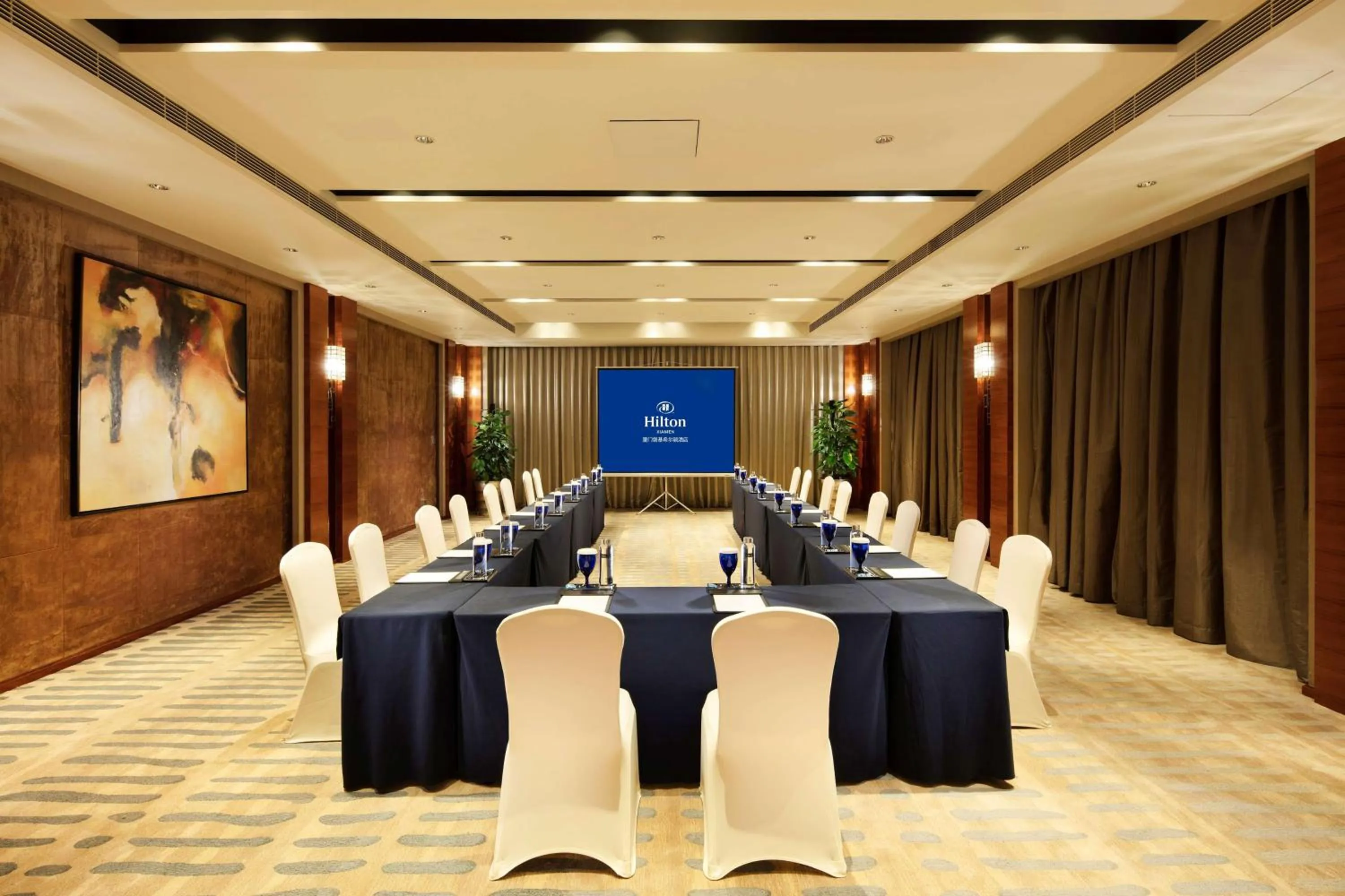 Meeting/conference room in Hilton Xiamen, Lobby Links to Metro&shopping mall, Near train station