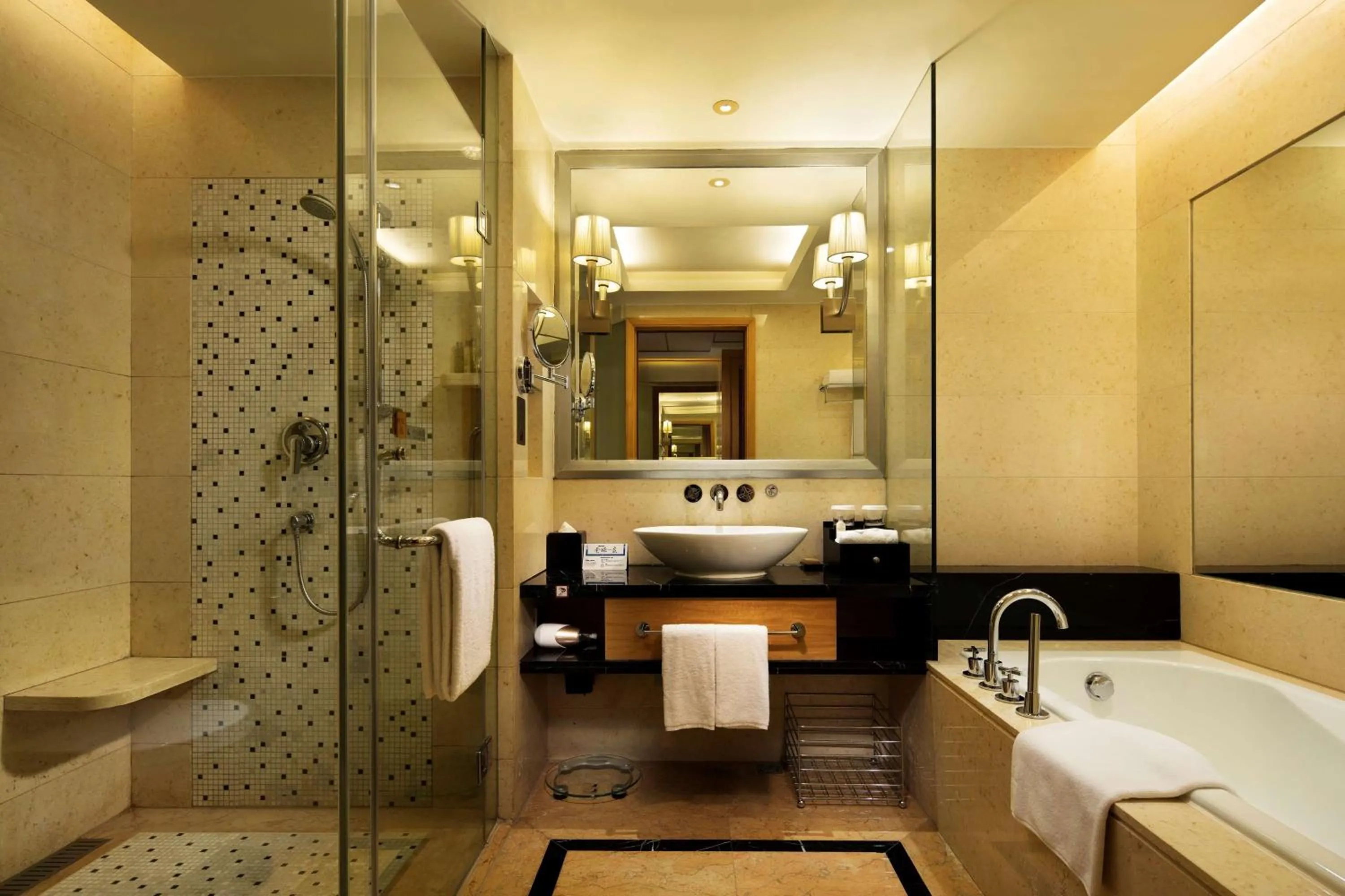 Bathroom in Hilton Xiamen, Lobby Links to Metro&shopping mall, Near train station