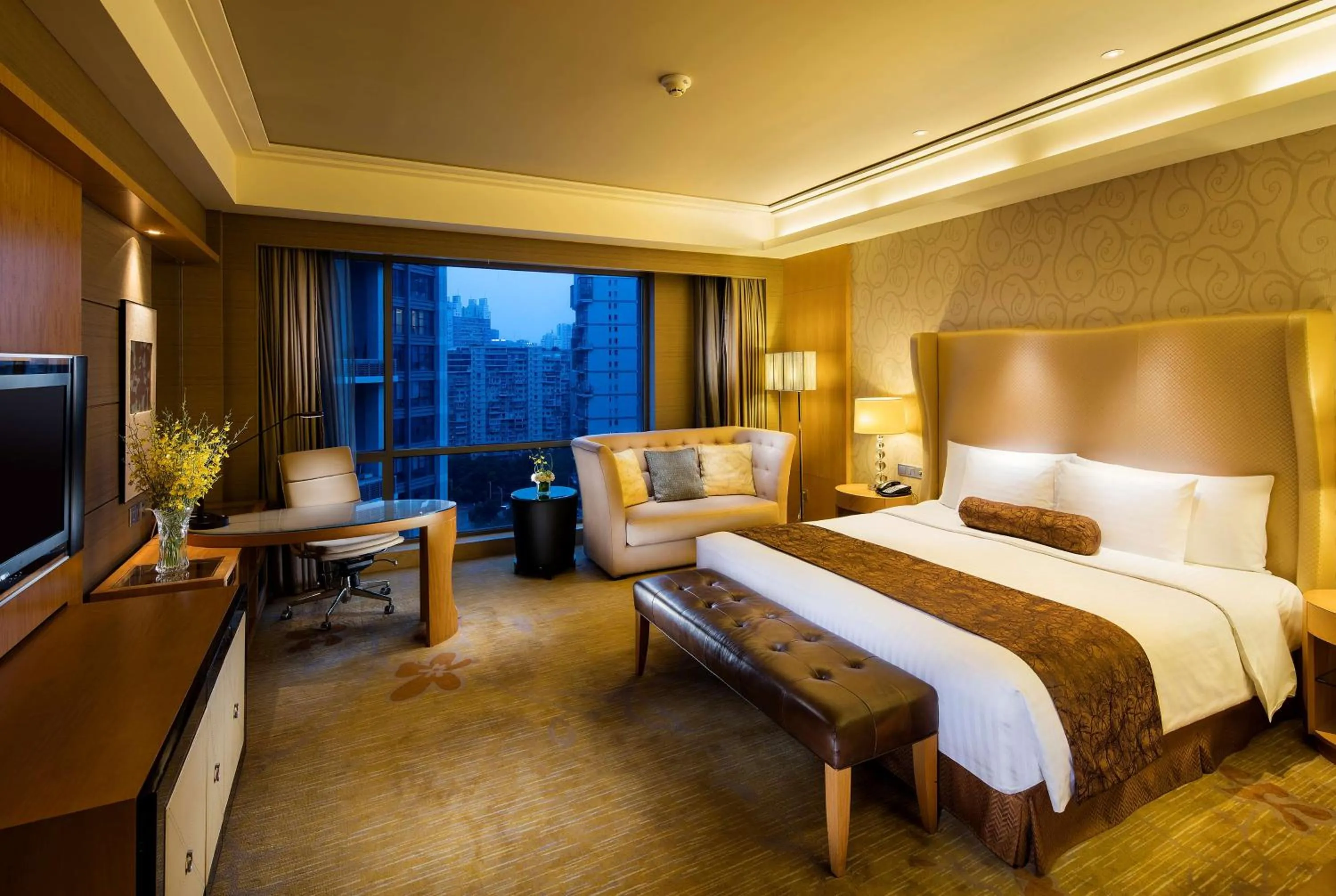 Bedroom, Bed in Hilton Xiamen, Lobby Links to Metro&shopping mall, Near train station