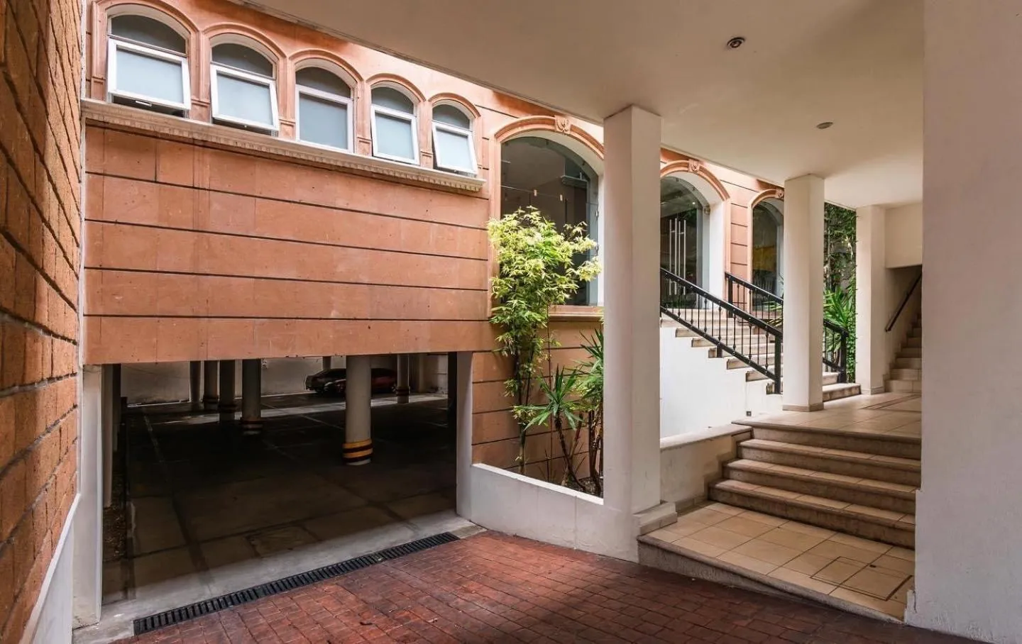 Facade/entrance in Sendero Hotel