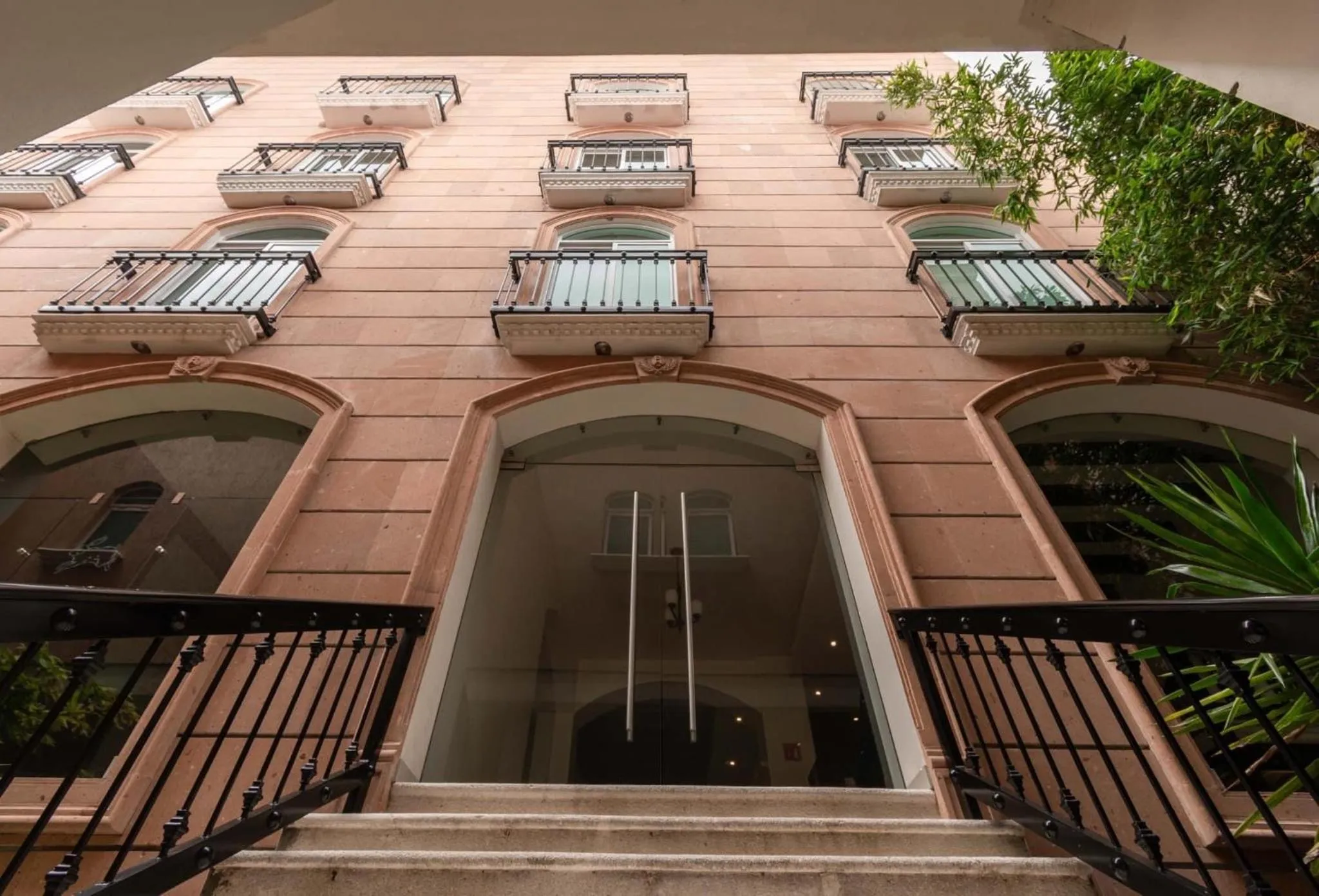 Property building in Sendero Hotel