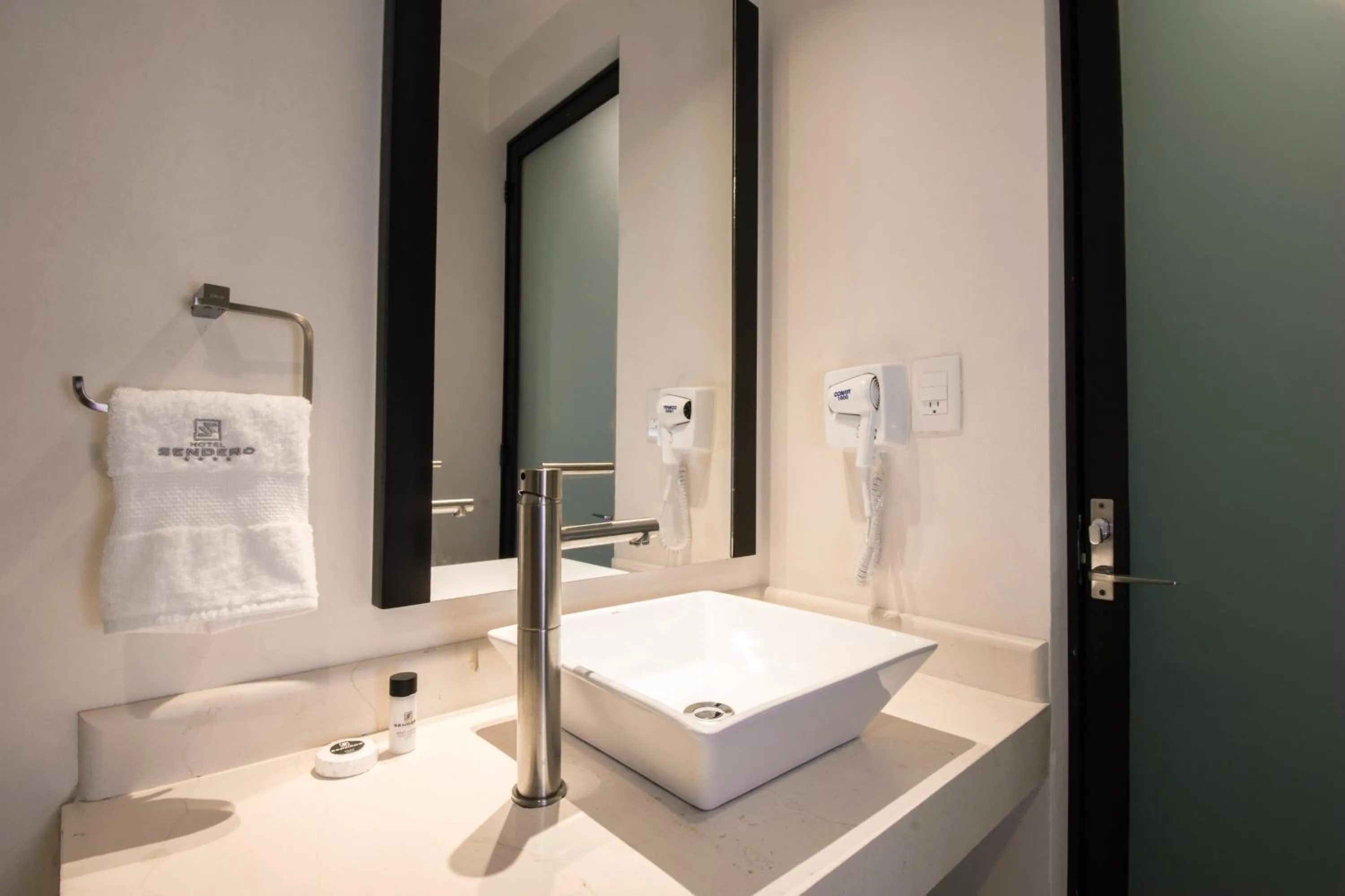 Bathroom in Sendero Hotel