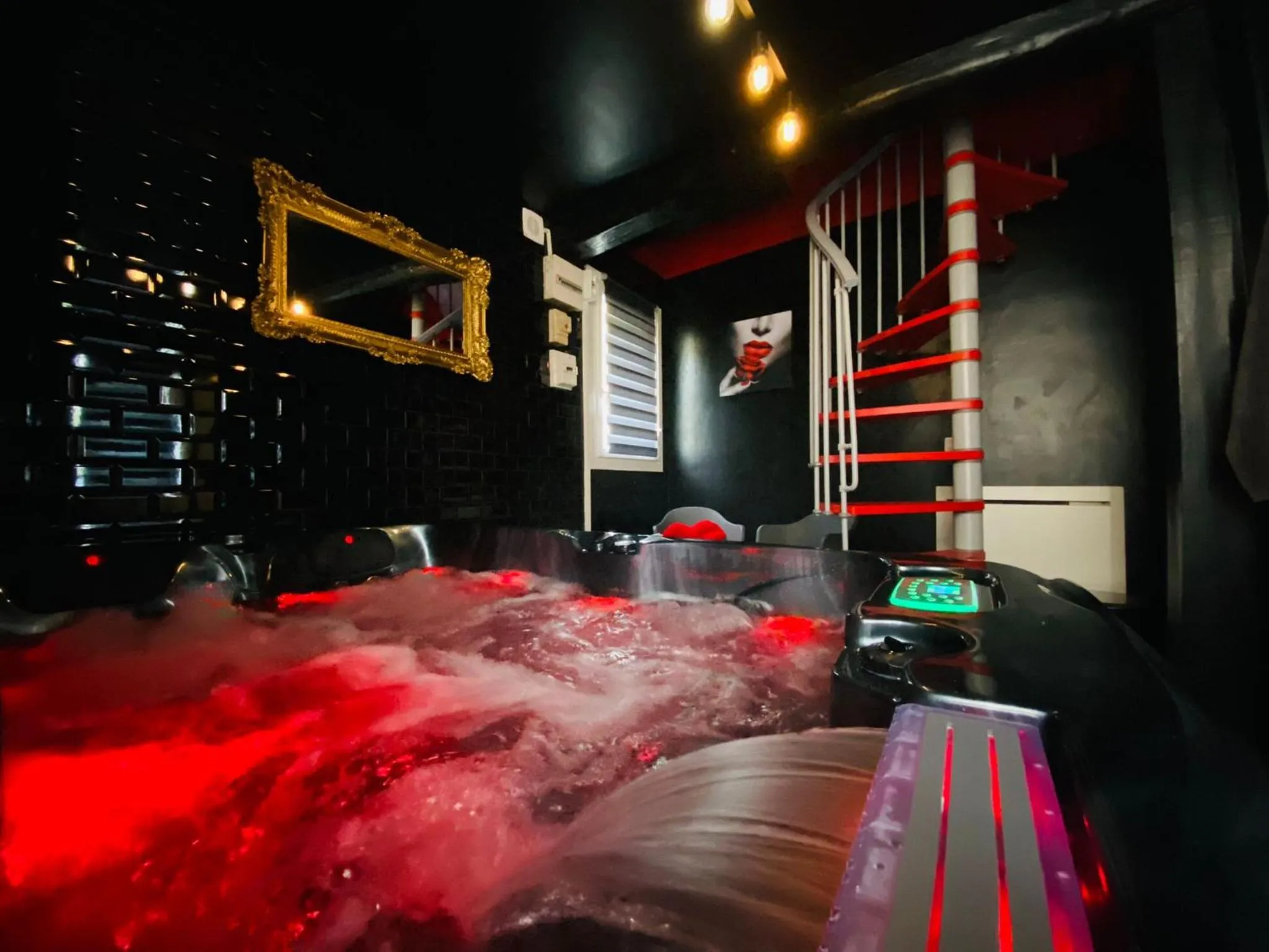 Hot Tub in La Valentine Spa