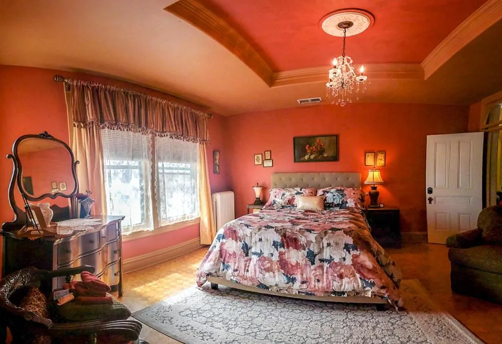 Bed in Linda Sue Manor