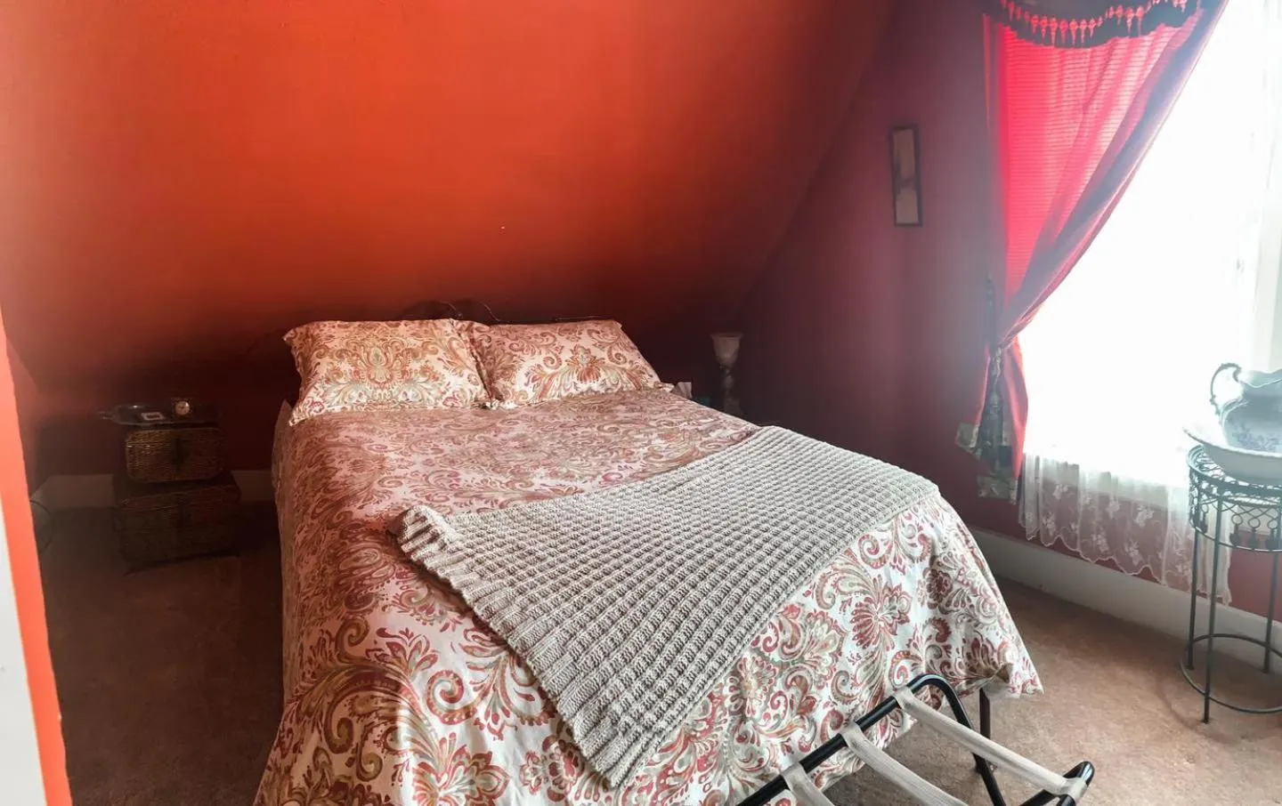 Bedroom, Bed in Linda Sue Manor