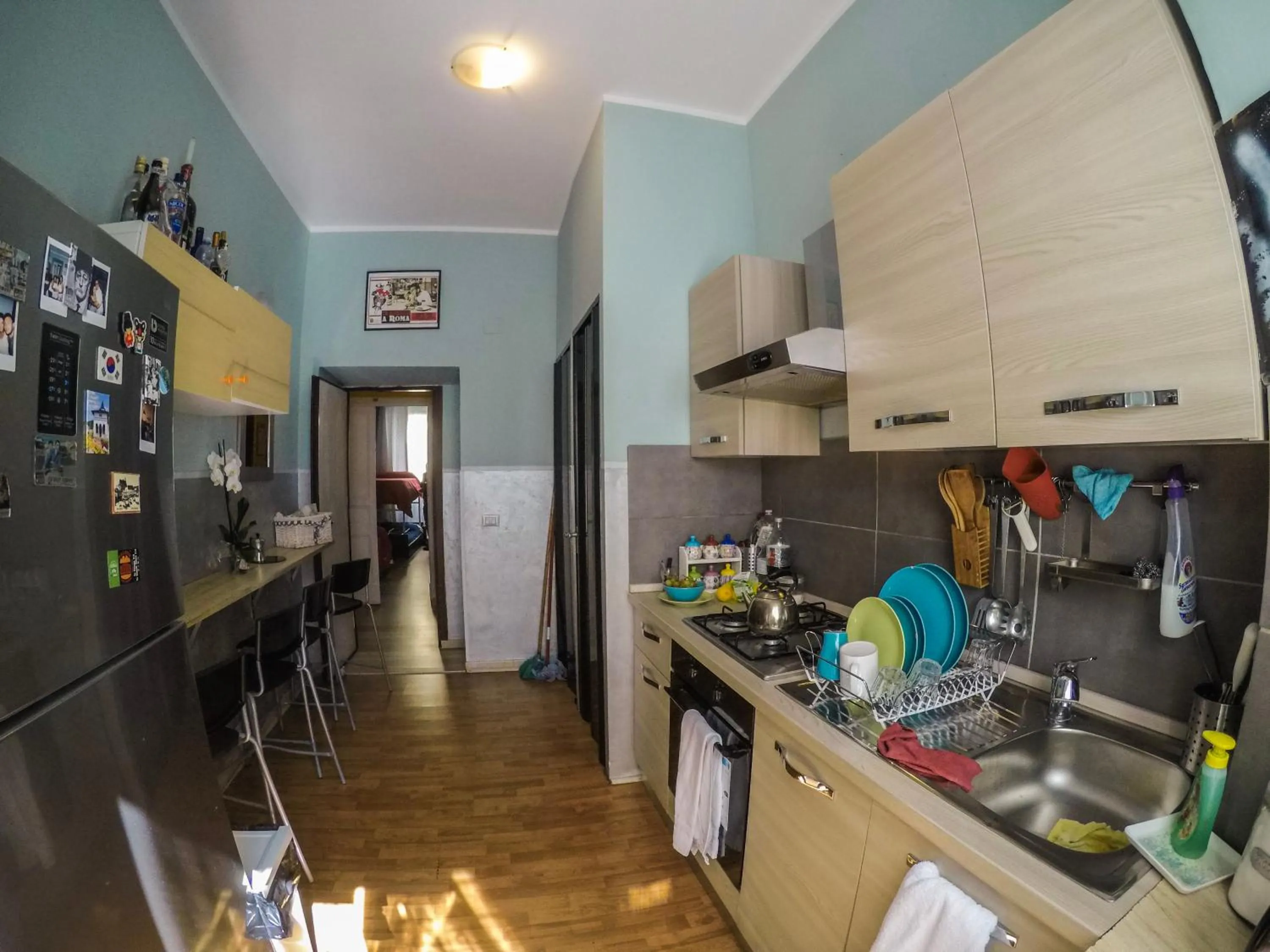Communal kitchen in Român Holidays