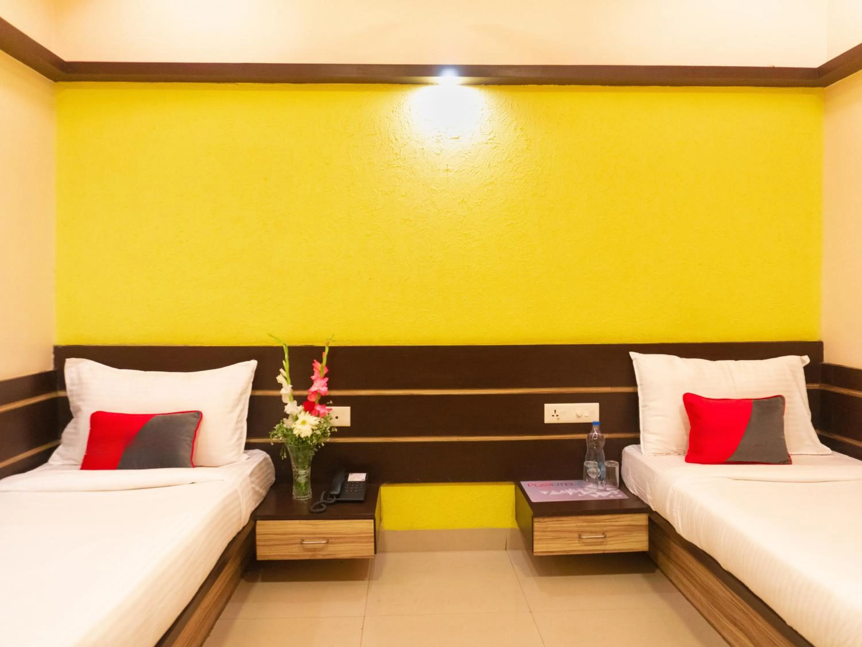 Bedroom, Bed in Hotel Golden Treat