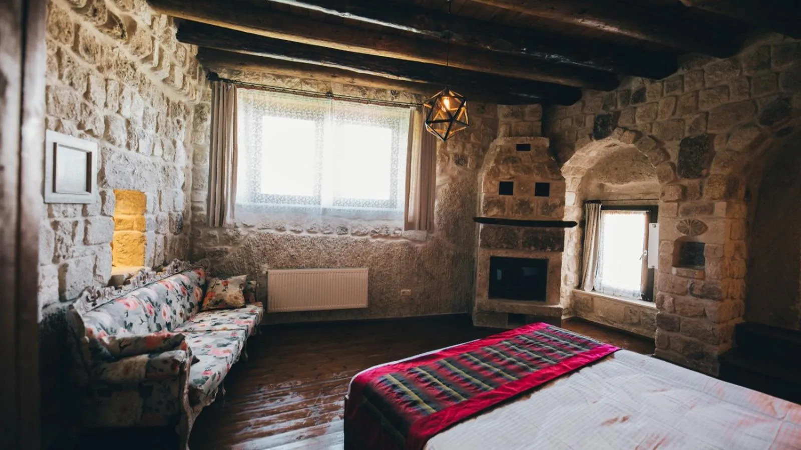 Photo of the whole room, Bed in Cappadocia Old Houses